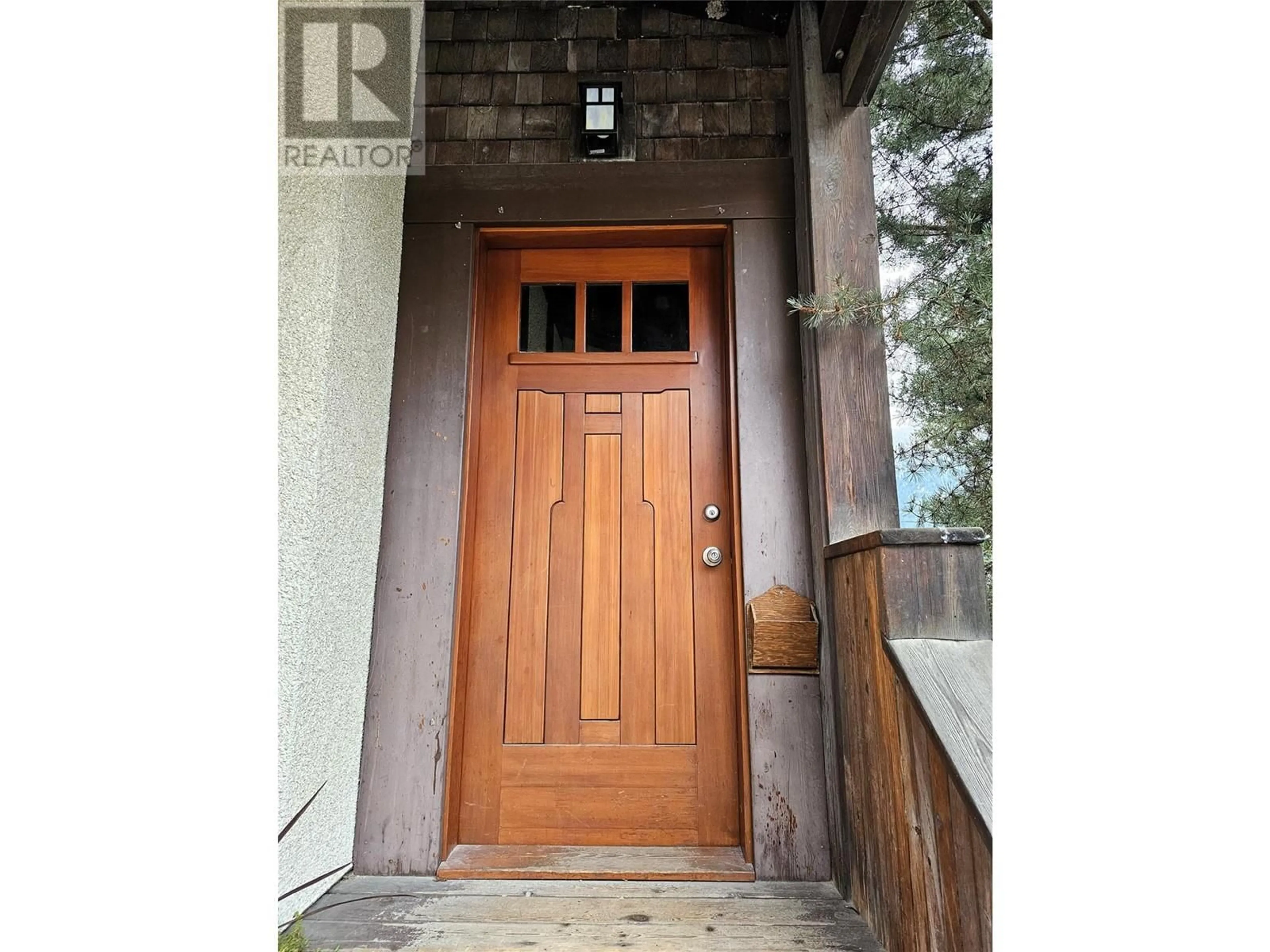 Indoor entryway, wood floors for 714 BEHNSEN Street, Nelson British Columbia V1L3X4