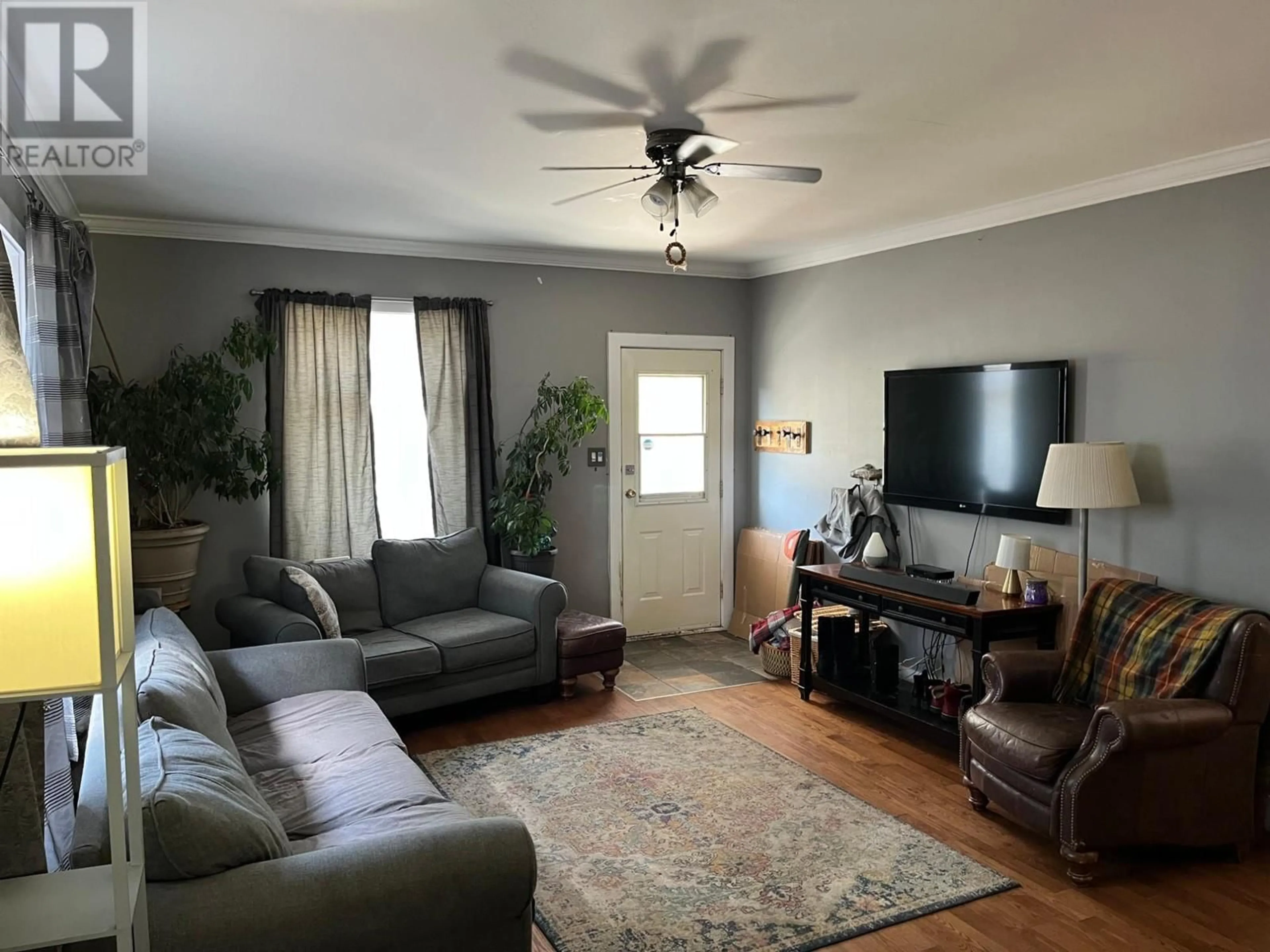 Living room, wood floors for 3049 WALDIE Avenue, Robson British Columbia V0G1X0