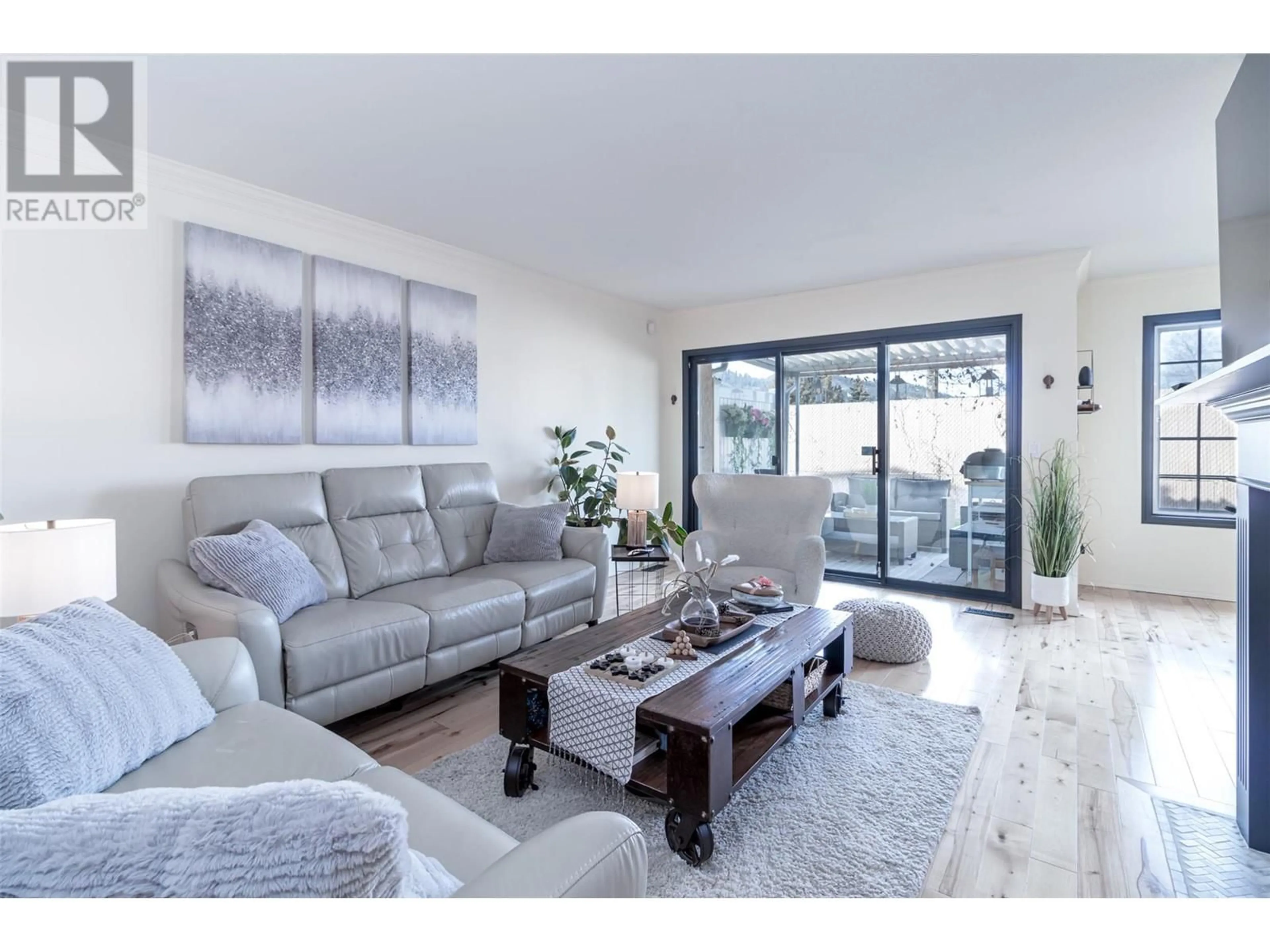 Living room with furniture, wood/laminate floor for 1886 Parkview Crescent Unit# 17, Kelowna British Columbia V1X7G6