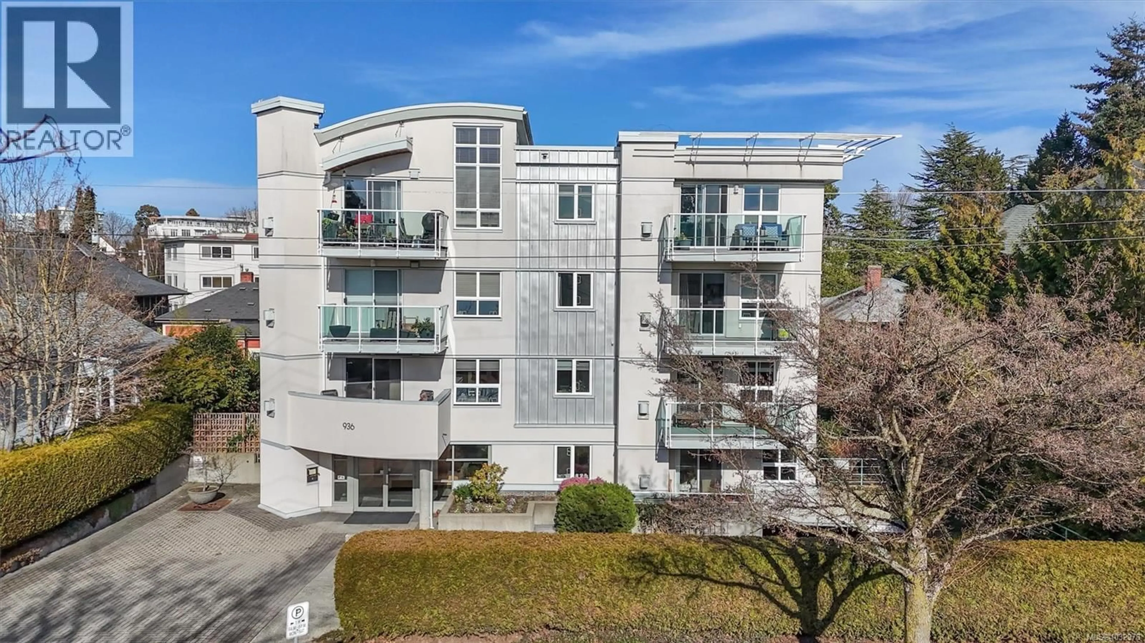 A pic from outside/outdoor area/front of a property/back of a property/a pic from drone, building for 102 - 936 FAIRFIELD ROAD, Victoria British Columbia V8V3A4