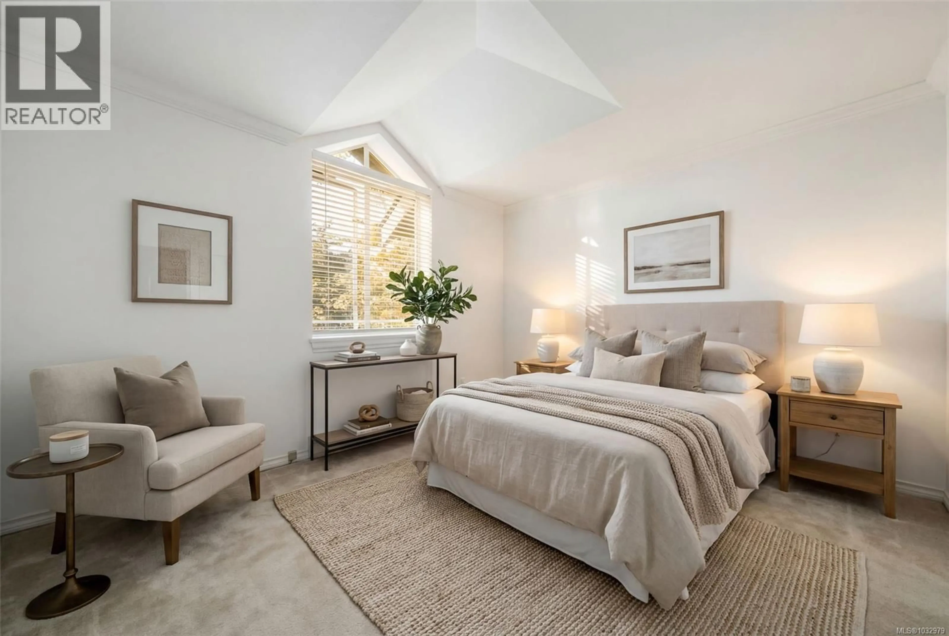 Bedroom with bed, carpet floor for 7 - 520 MARSETT PLACE, Saanich British Columbia V8Z7J1