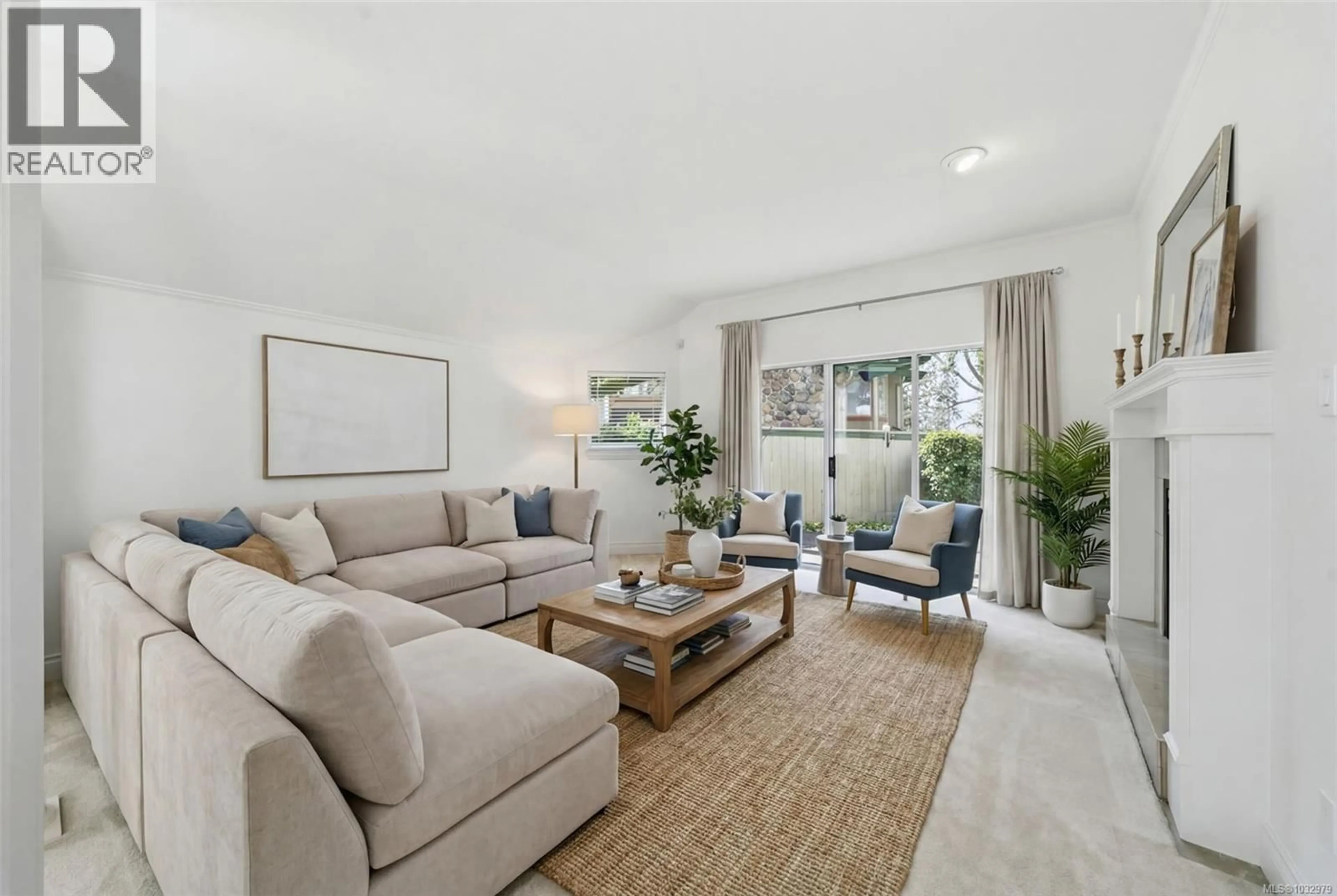 Living room with furniture, unknown for 7 - 520 MARSETT PLACE, Saanich British Columbia V8Z7J1