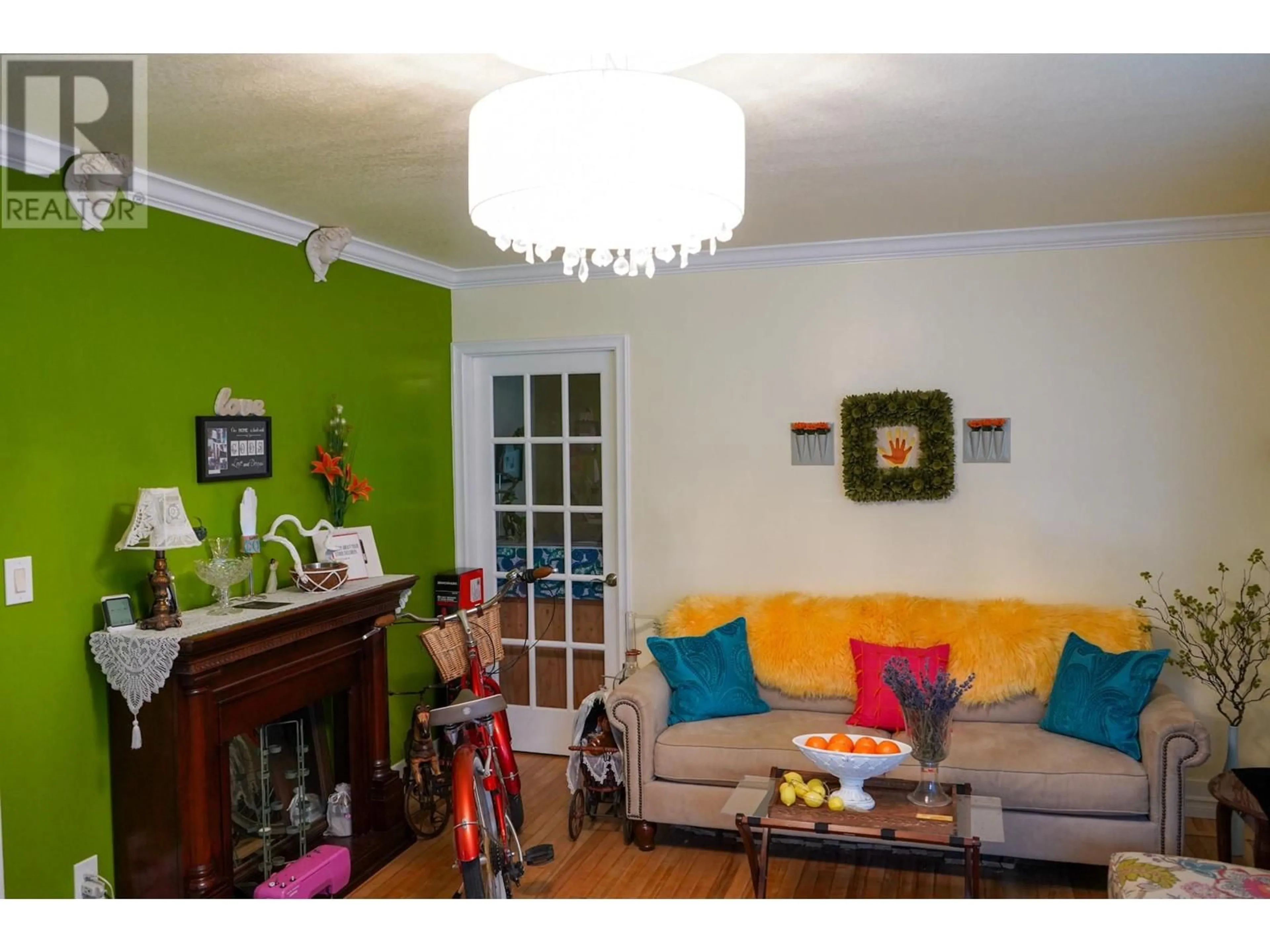 Living room with furniture, wood/laminate floor for 527 SHUSWAP Avenue, Chase British Columbia V0E1M0