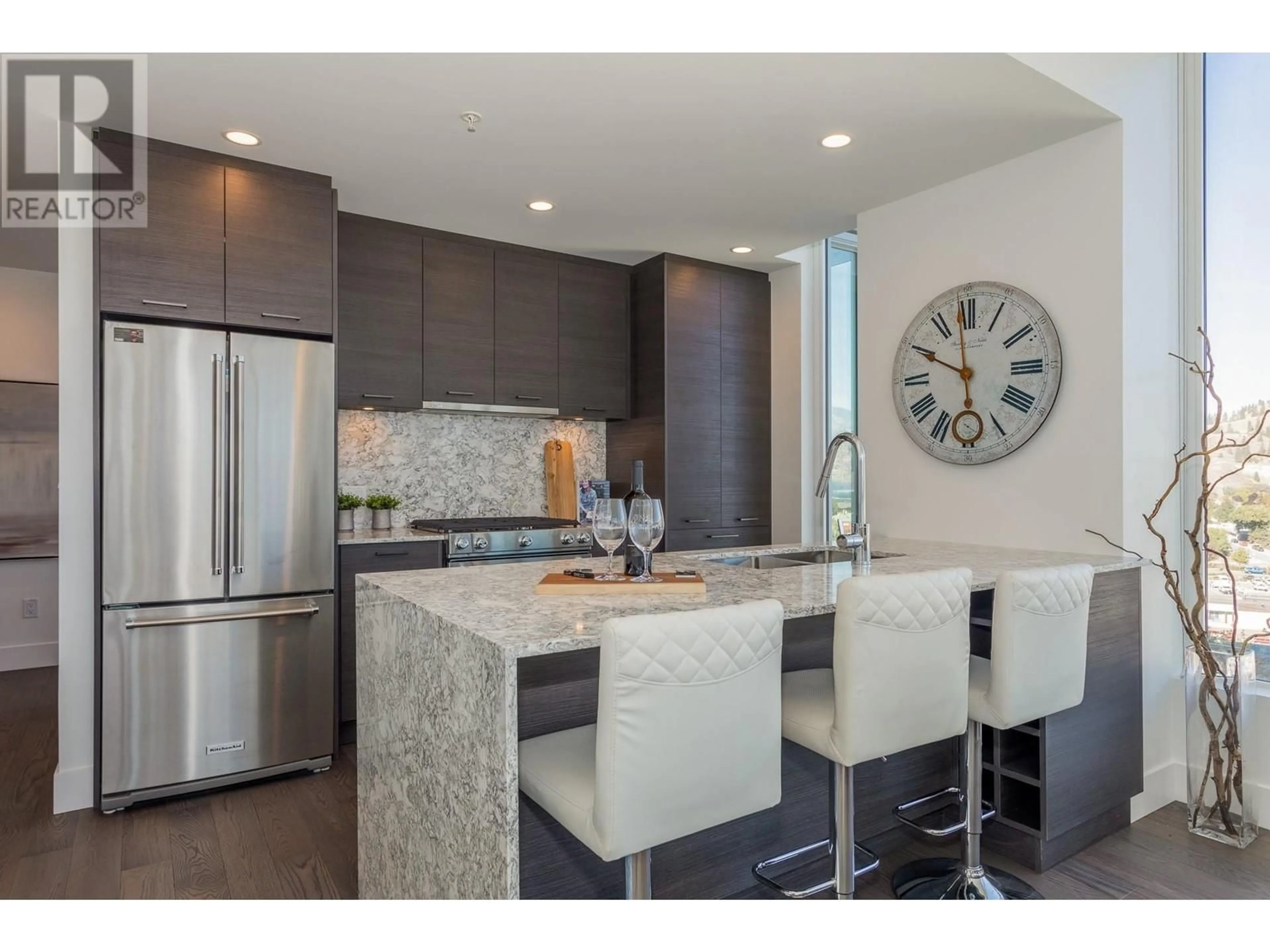 Open concept kitchen for 1181 Sunset Drive Unit# 1002, Kelowna British Columbia V1Y0J5