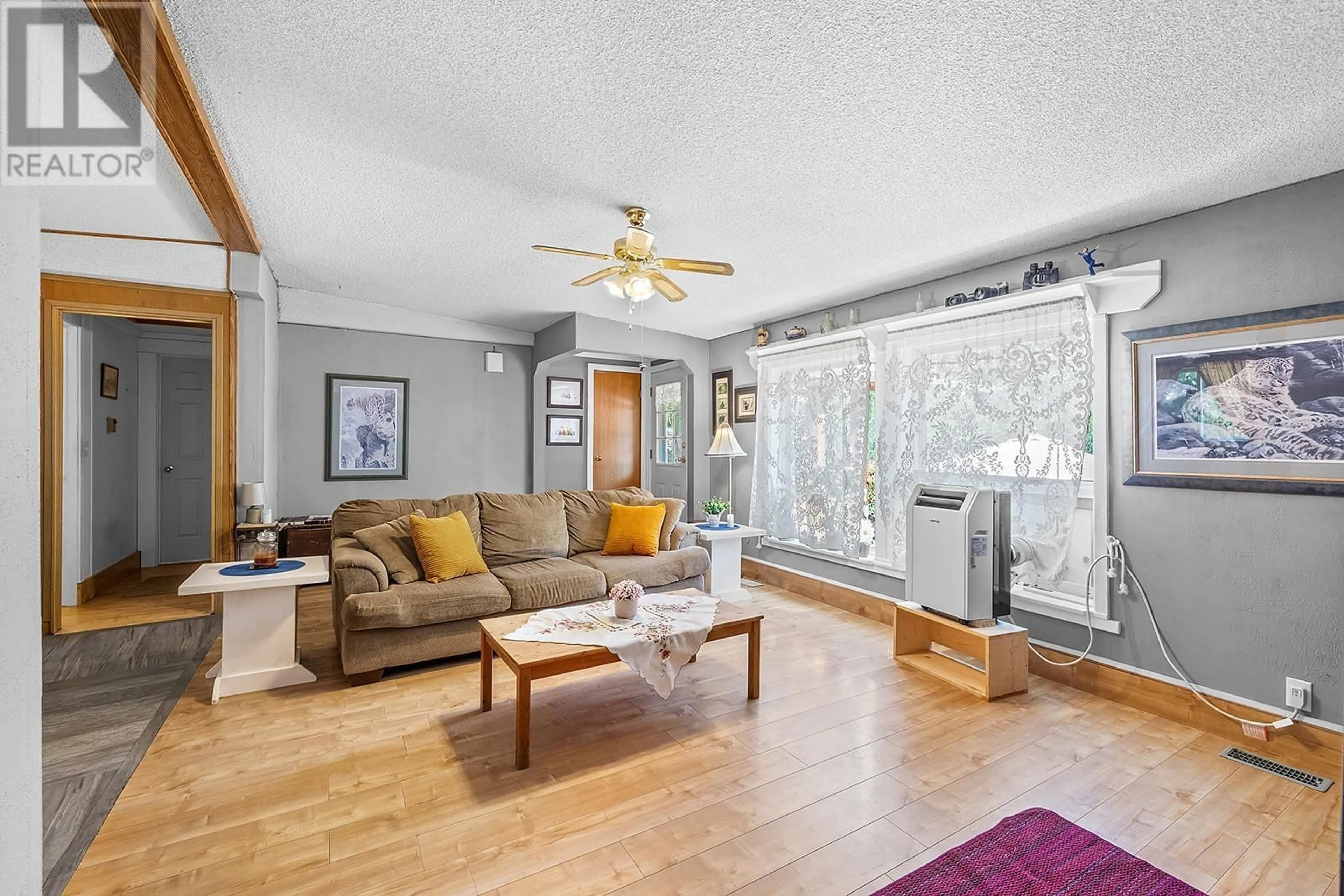 Living room, wood floors for 876 BALSAM Road, Creston British Columbia V0B1G7