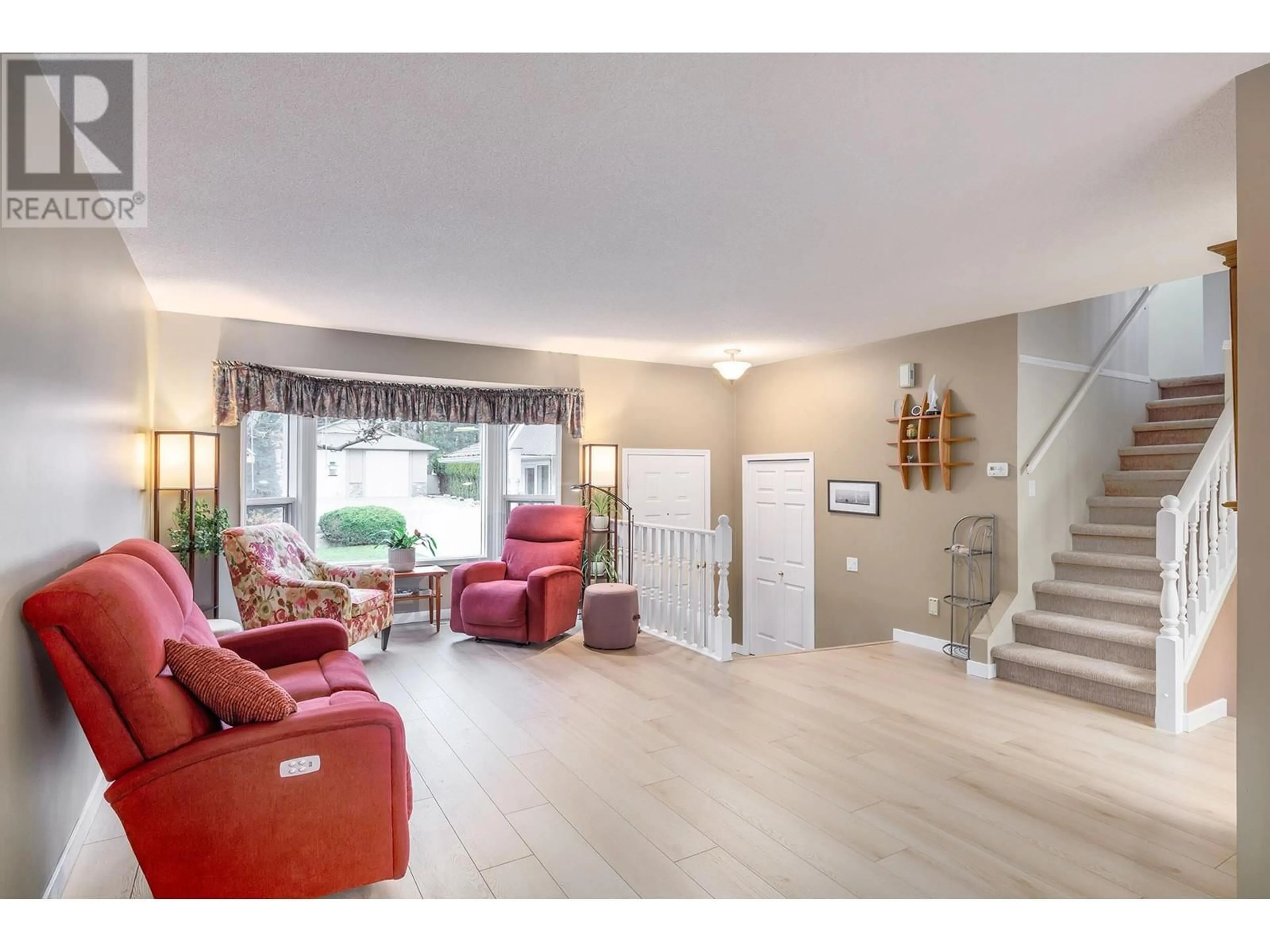 Living room, wood floors for 1097 Kelview Street, Kelowna British Columbia V1Y3N9