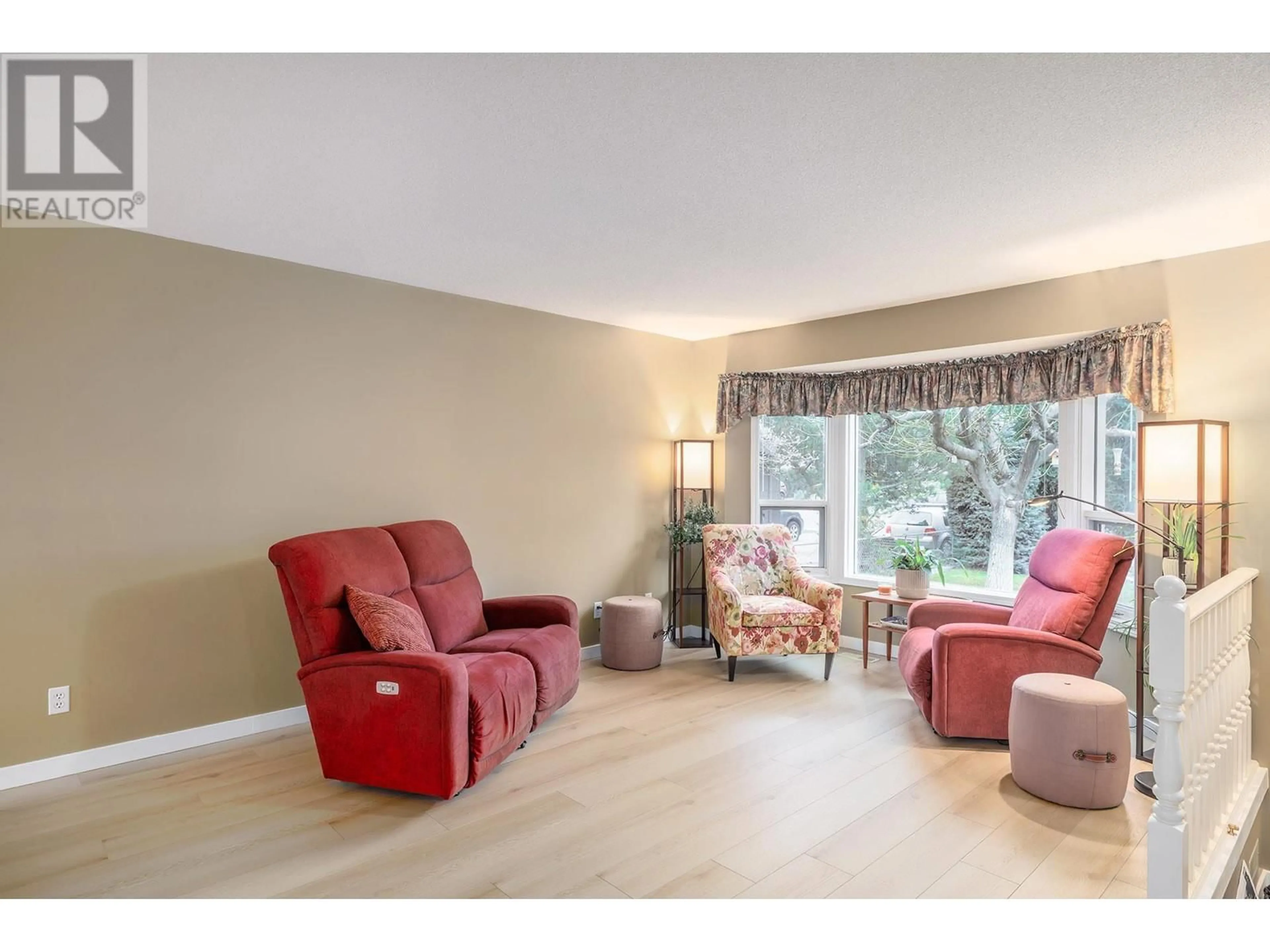 Living room, wood floors for 1097 Kelview Street, Kelowna British Columbia V1Y3N9