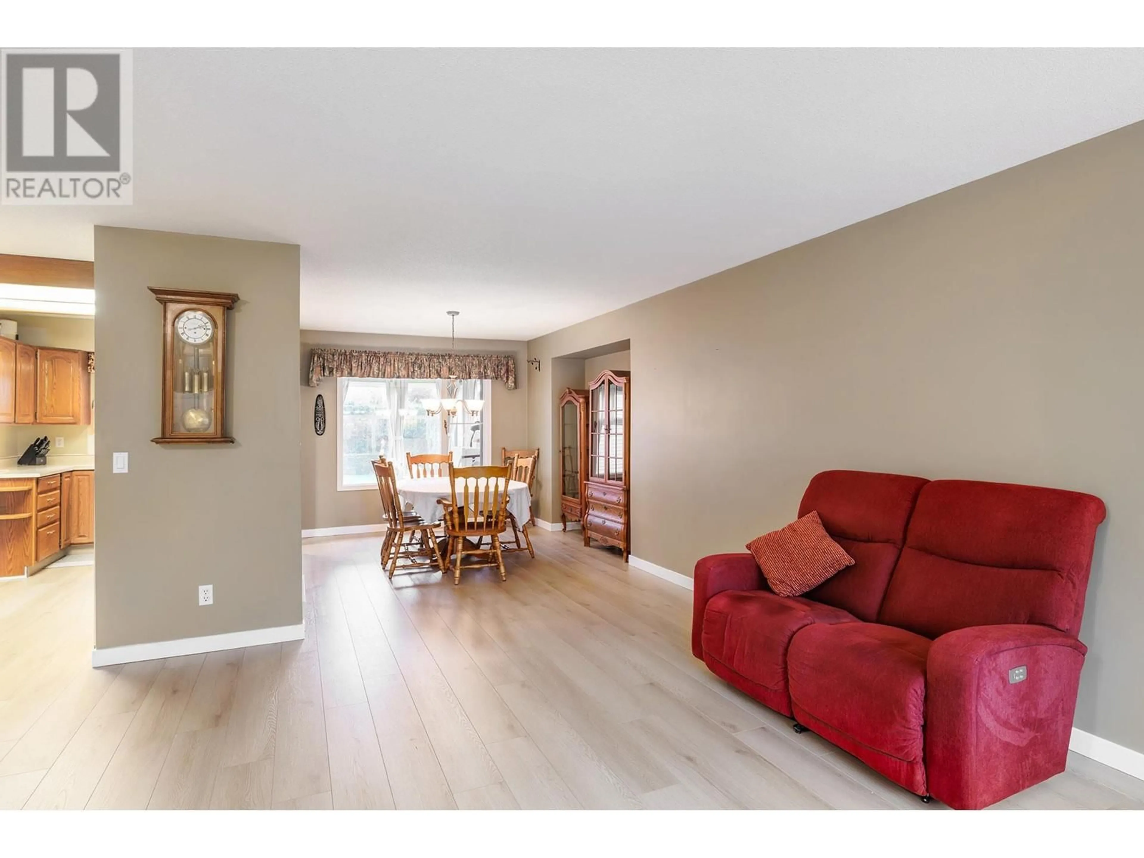 Living room, wood floors for 1097 Kelview Street, Kelowna British Columbia V1Y3N9