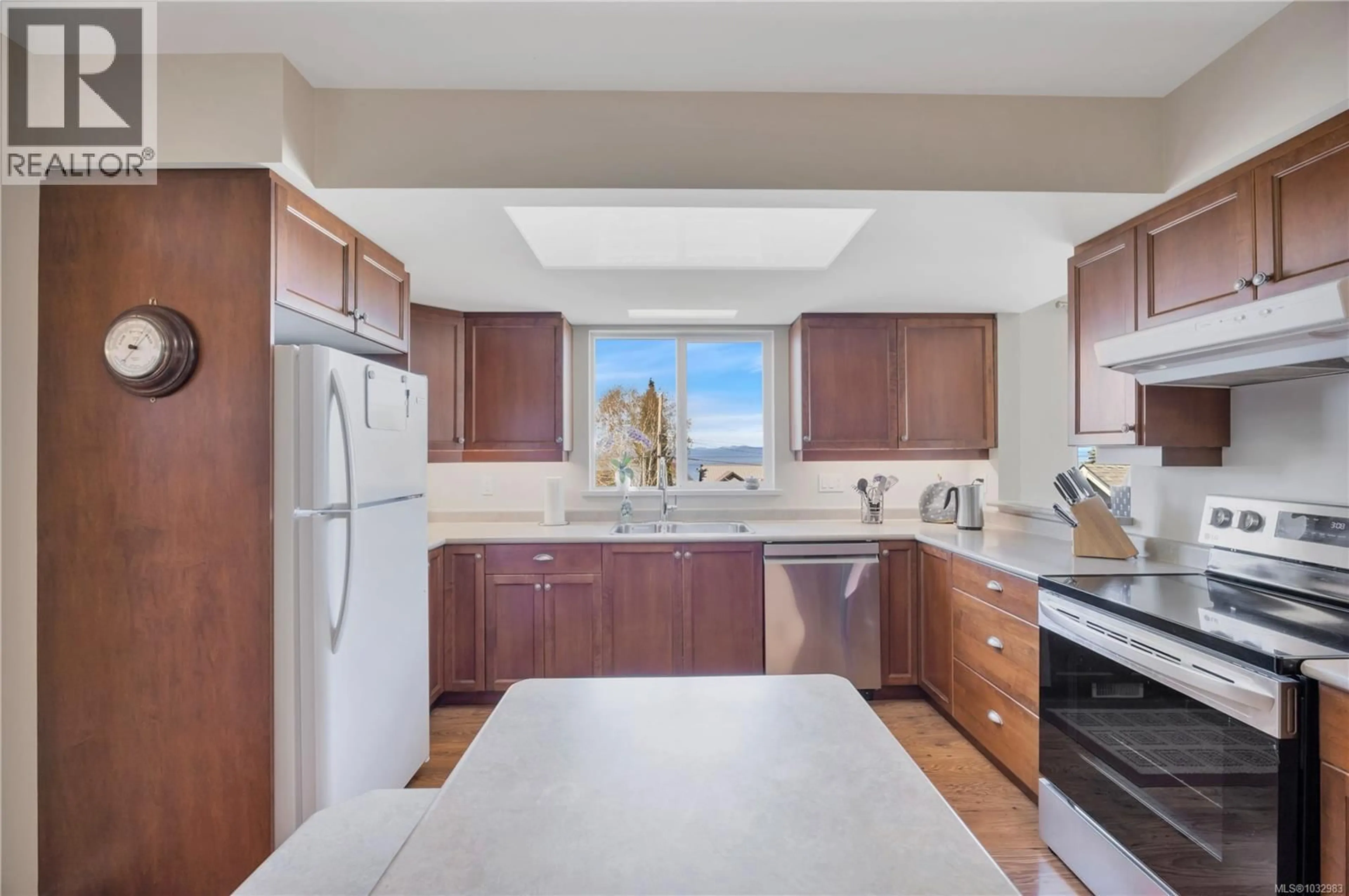 Unknown for 315 CRESCENT ROAD WEST, Qualicum Beach British Columbia V9K1J7