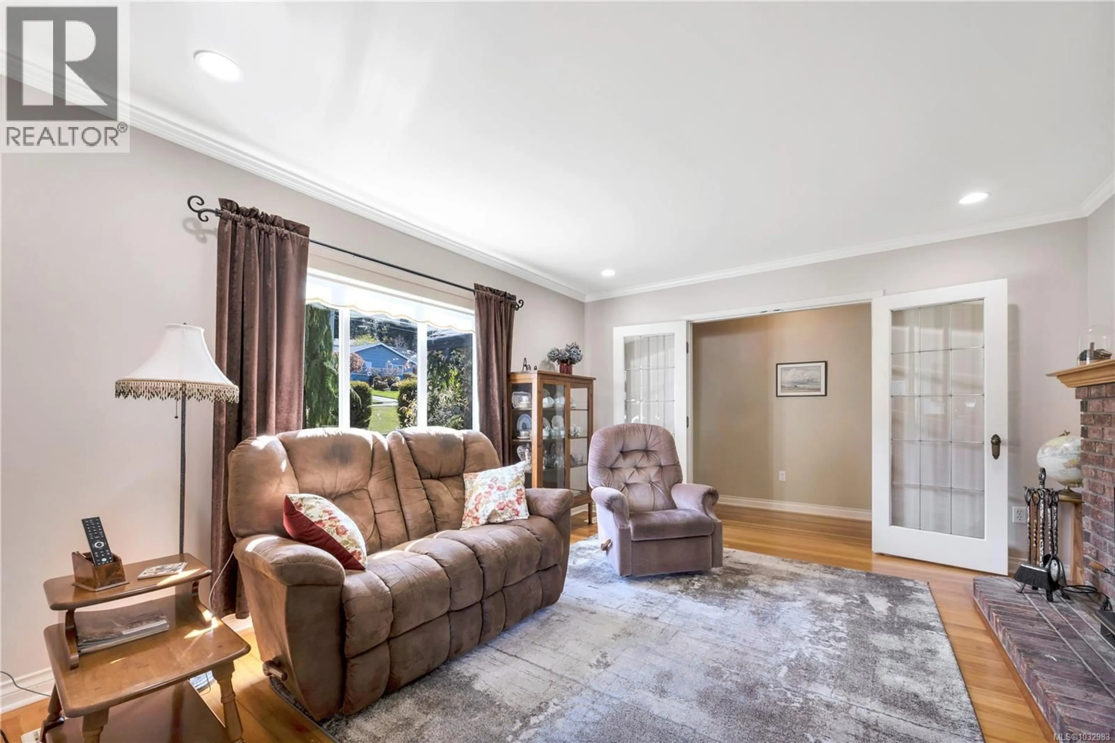 Living room with furniture, unknown for 315 CRESCENT ROAD WEST, Qualicum Beach British Columbia V9K1J7