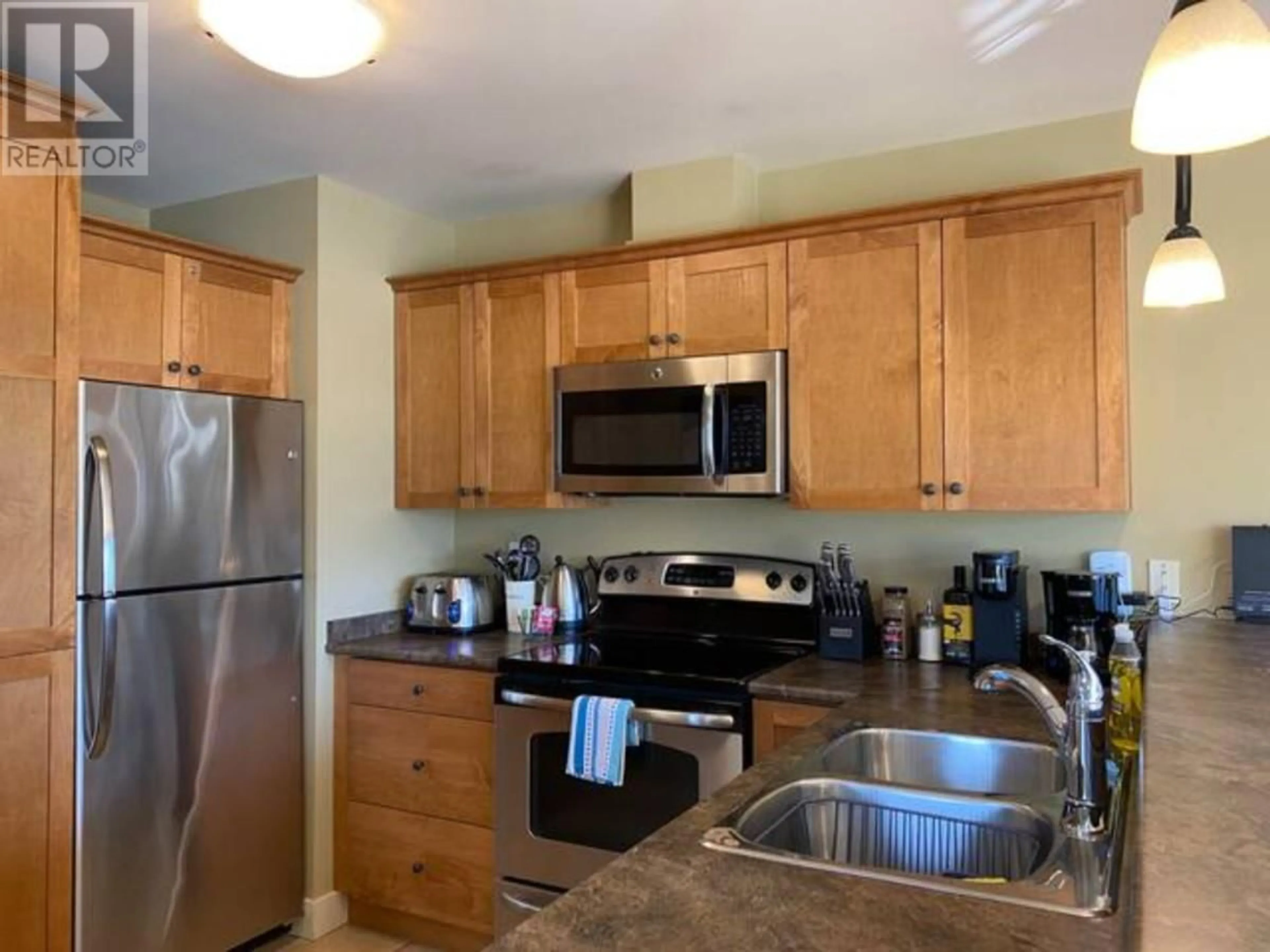Standard kitchen, unknown for 39 - 1296 KAUFMANN VIEW, Golden British Columbia V0A1H0