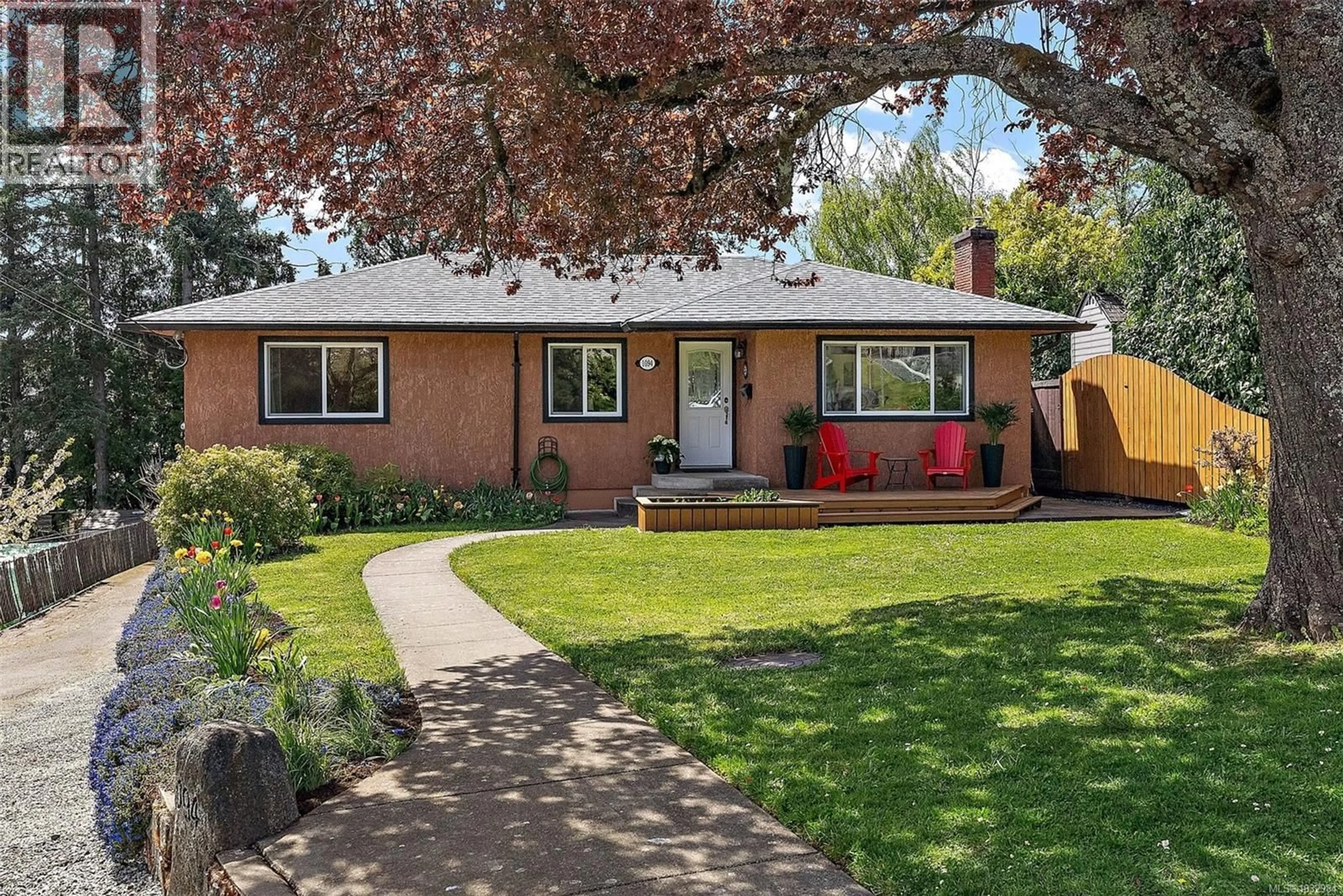 Home with vinyl exterior material, street for 1094 GOSPER CRESCENT, Esquimalt British Columbia V9A4J3