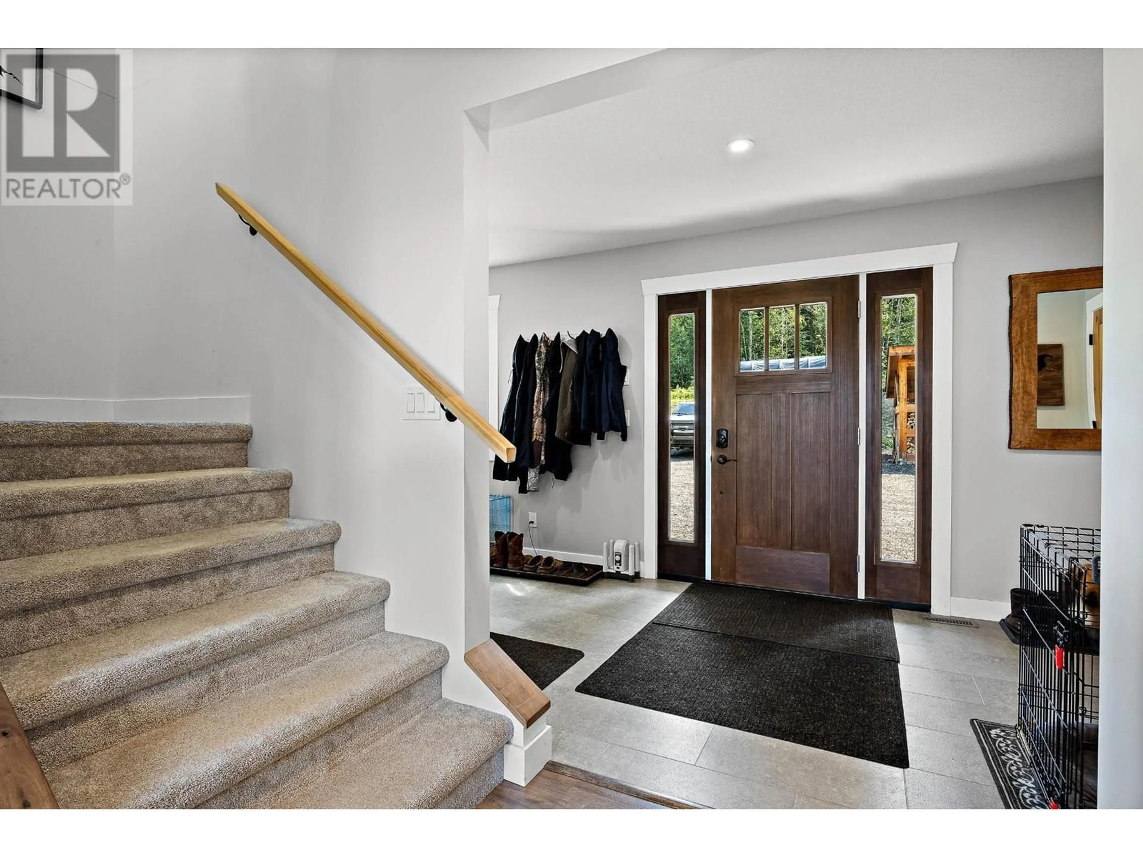 Indoor entryway, wood floors for 1033 BOHILL Place, Clearwater British Columbia V0E1N1