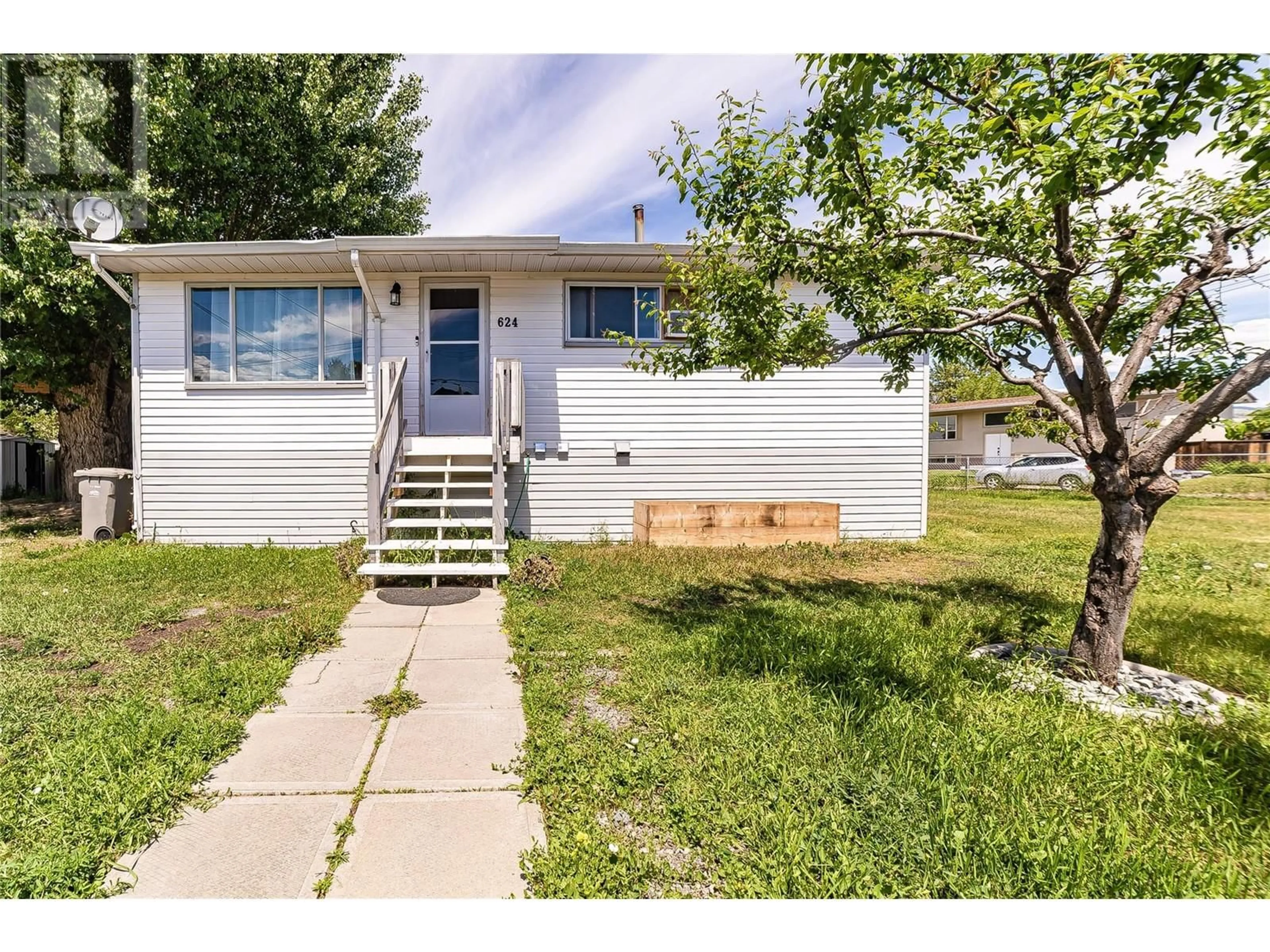 A pic from exterior of the house or condo, the street view for 624 SYDNEY Avenue, Kamloops British Columbia V2B1M7