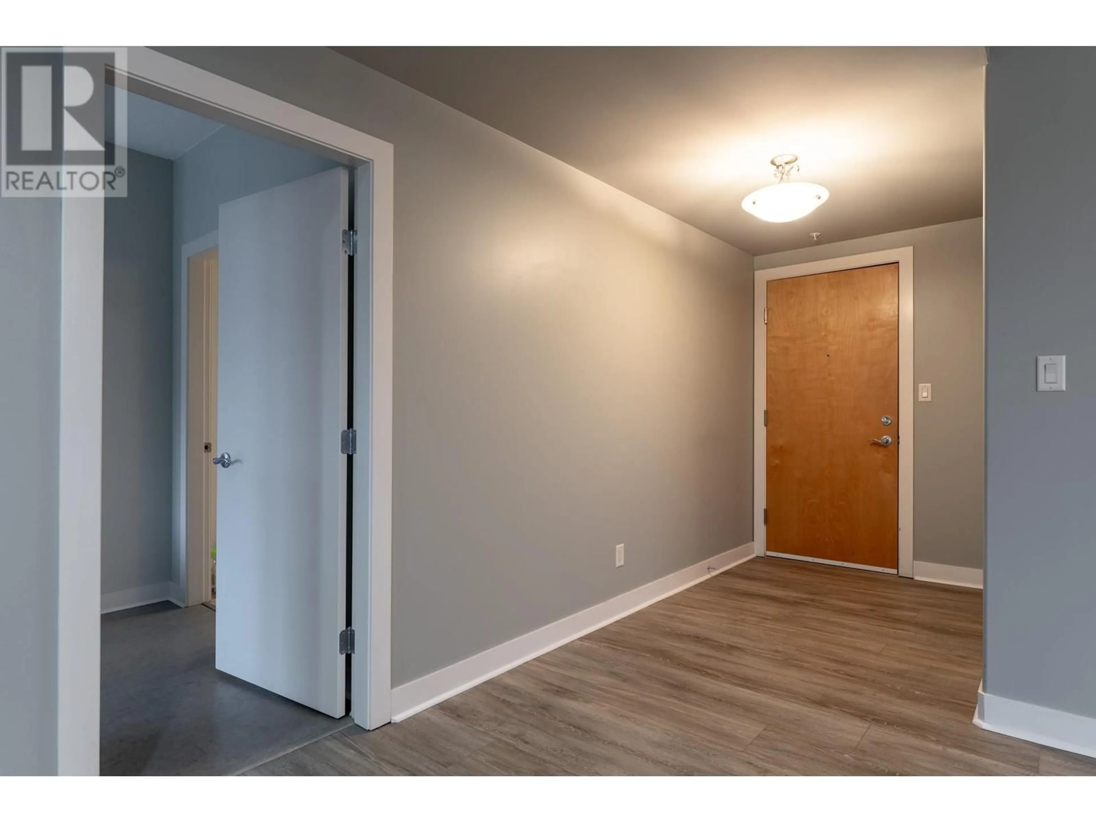 Indoor entryway for 708 - 1160 BERNARD AVENUE, Kelowna British Columbia V1Y6R2
