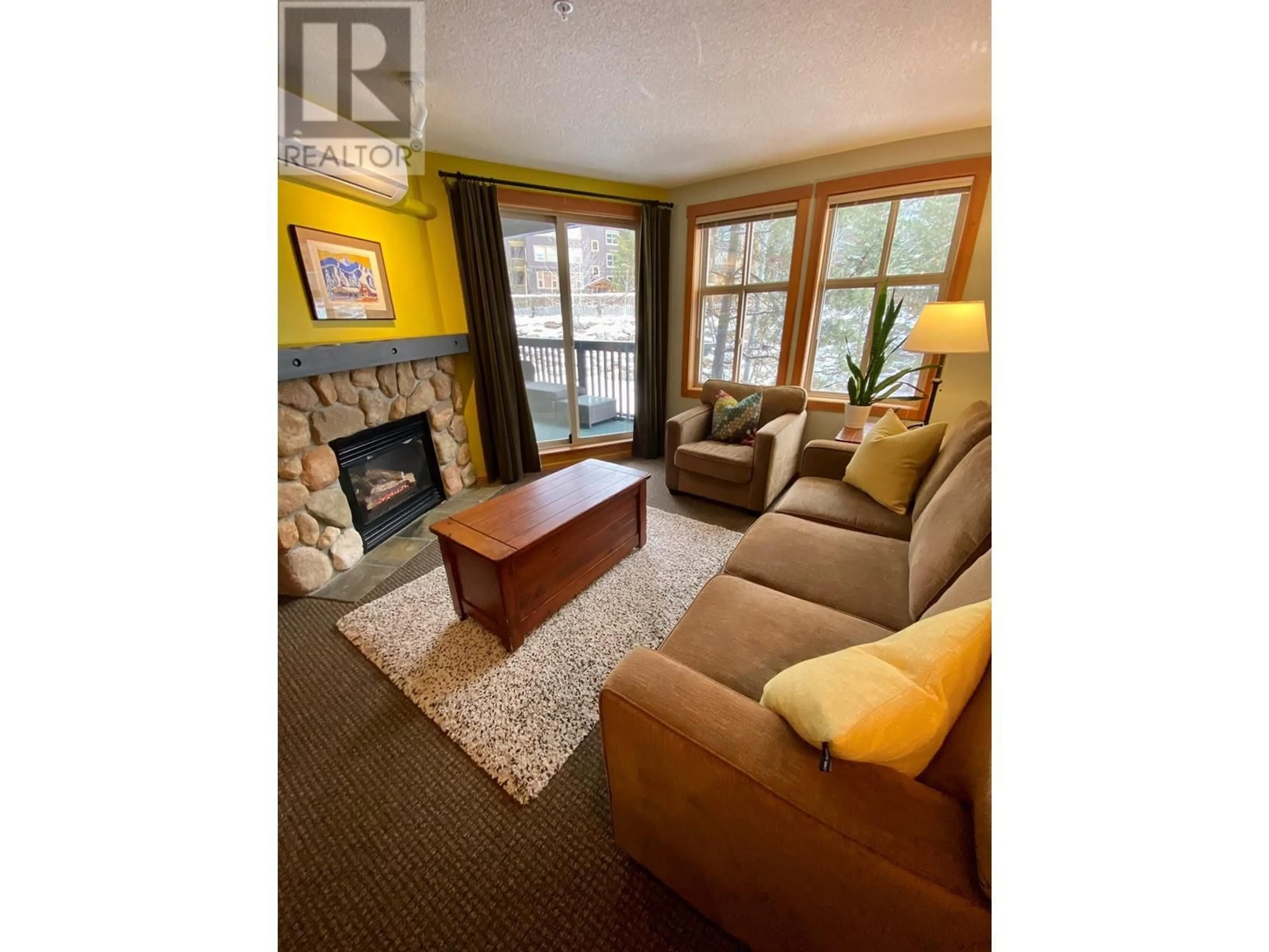 Living room, wood floors for 2060 Summit Drive Unit# 313, Panorama British Columbia V0A1T0