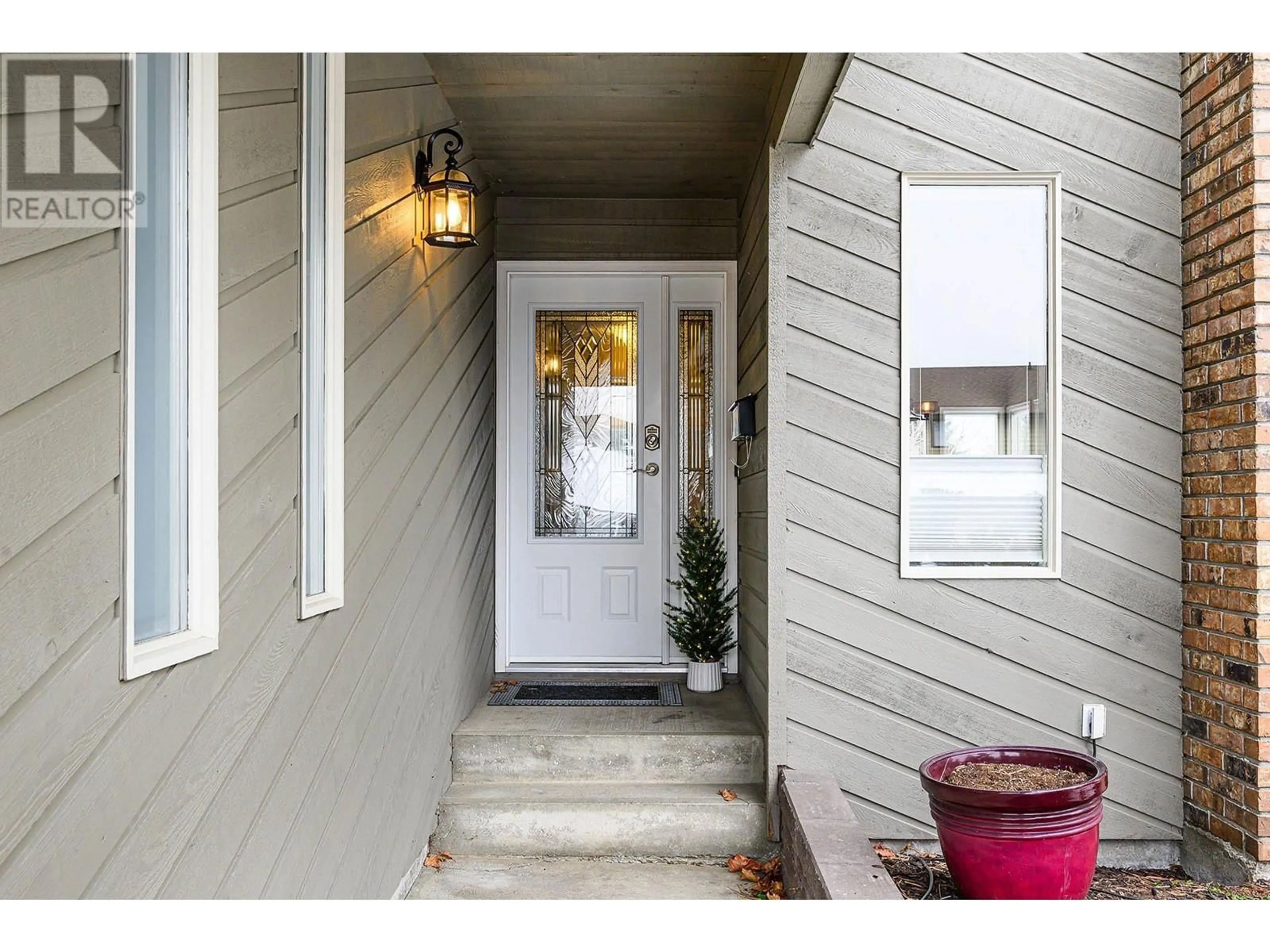 Indoor entryway for 1874 CATHEDRAL Court, Kamloops British Columbia V2E2A7