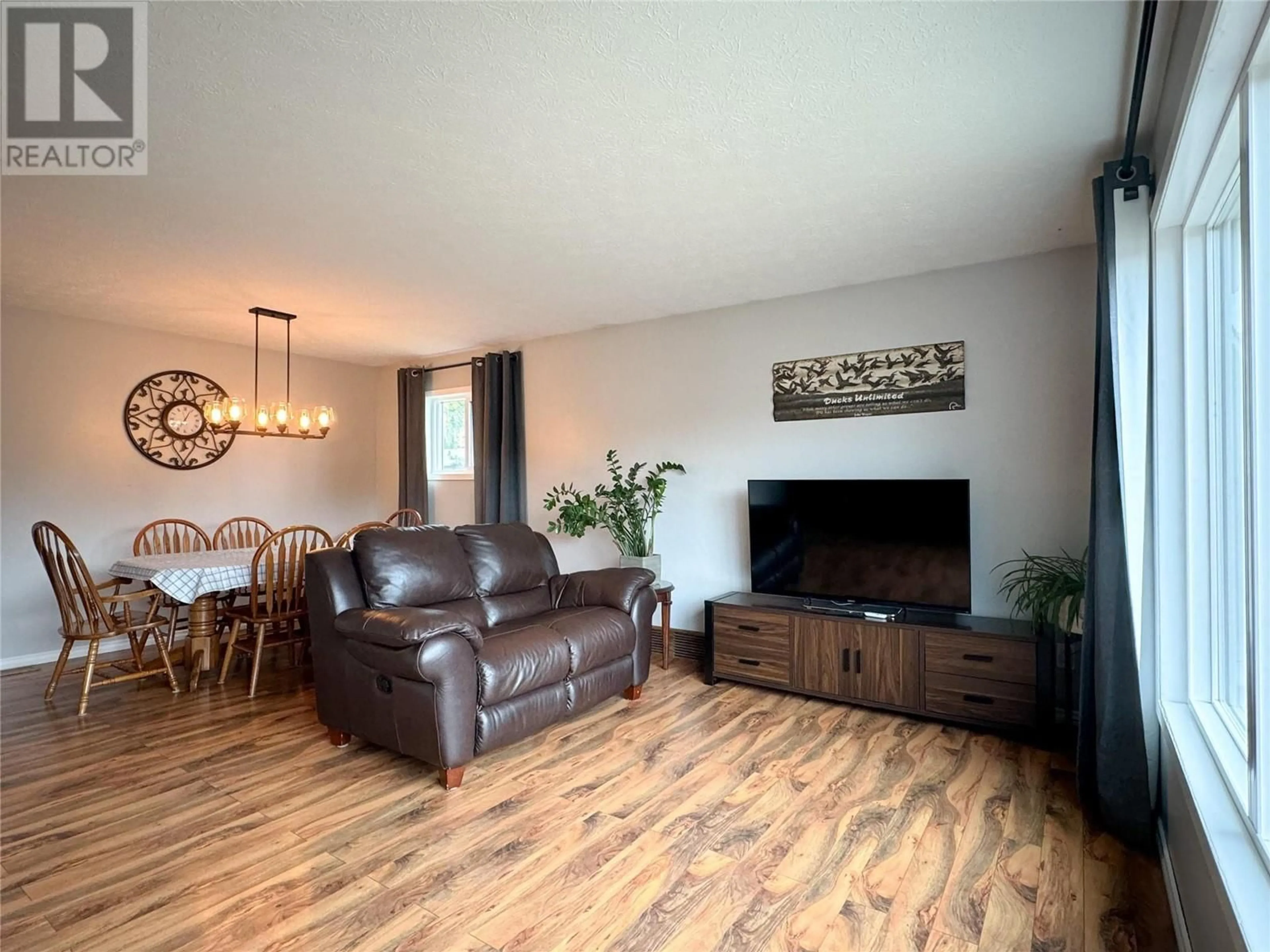 Living room, wood floors for 144 WOLVERINE Avenue, Tumbler Ridge British Columbia V0C2W0