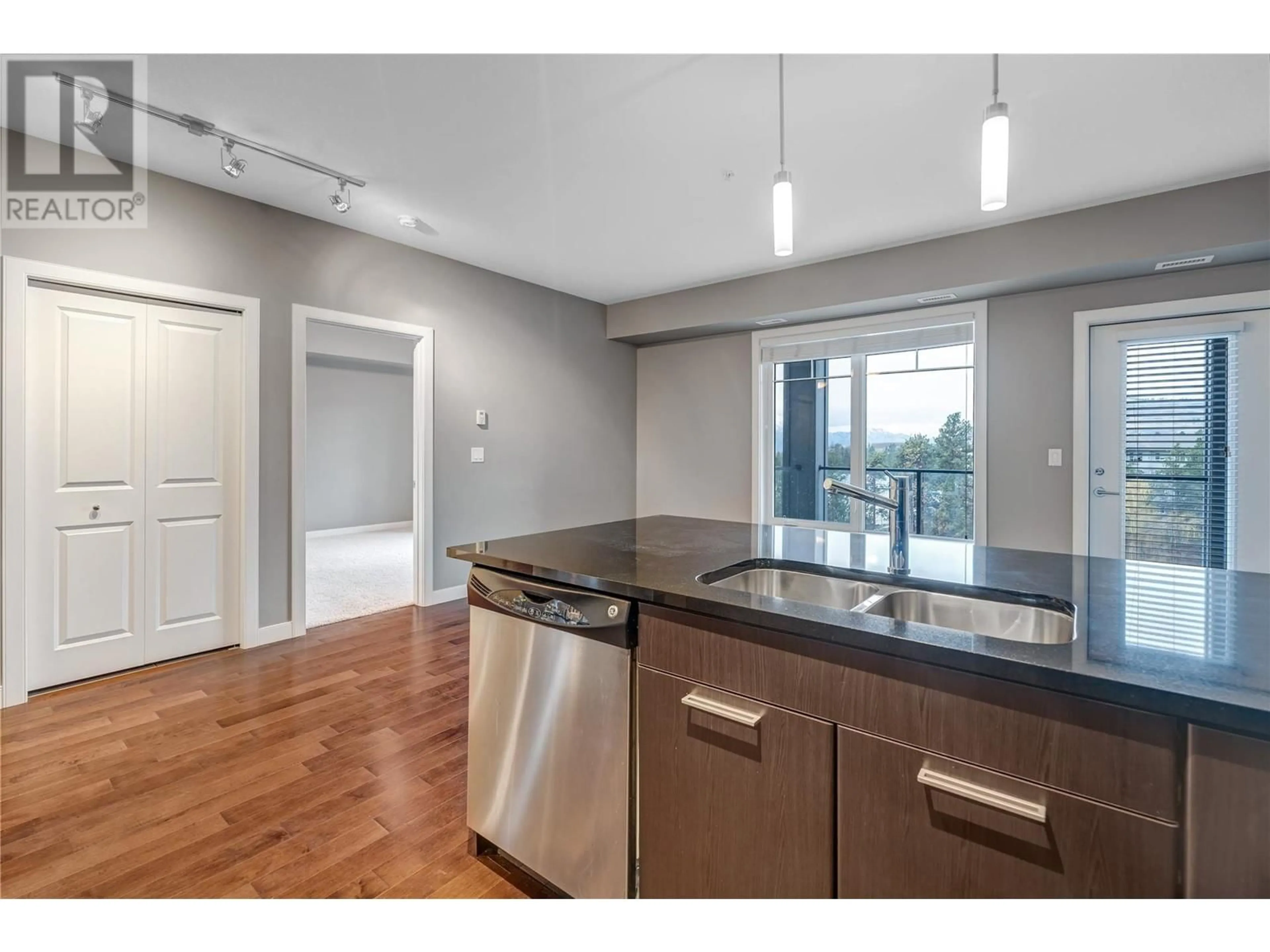 Open concept kitchen for 3645 Carrington Road Unit# 513, West Kelowna British Columbia V4T2C2