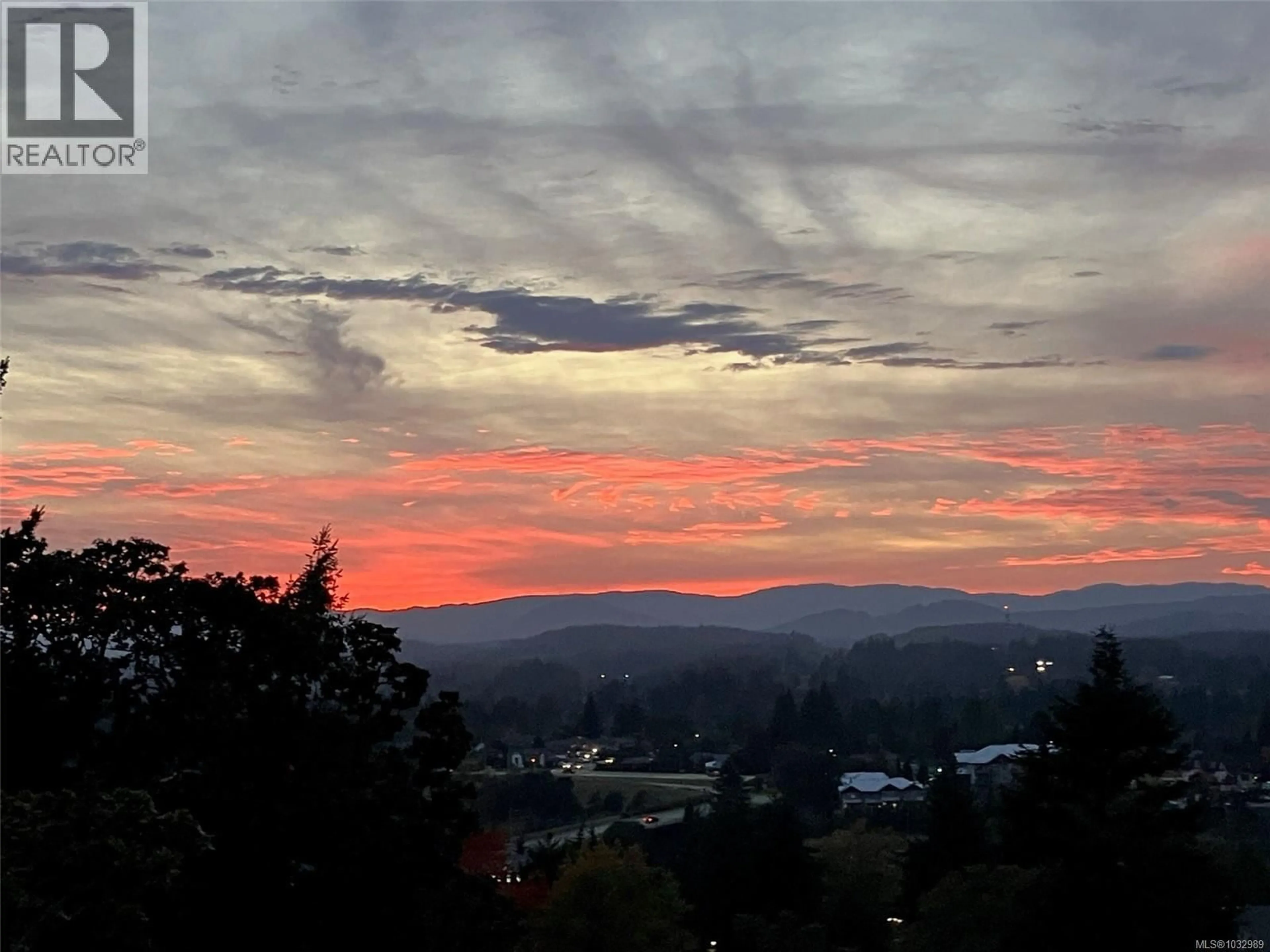 Blurry image for 13 - 4300 STONEYWOOD LANE, Saanich British Columbia V8X5A5