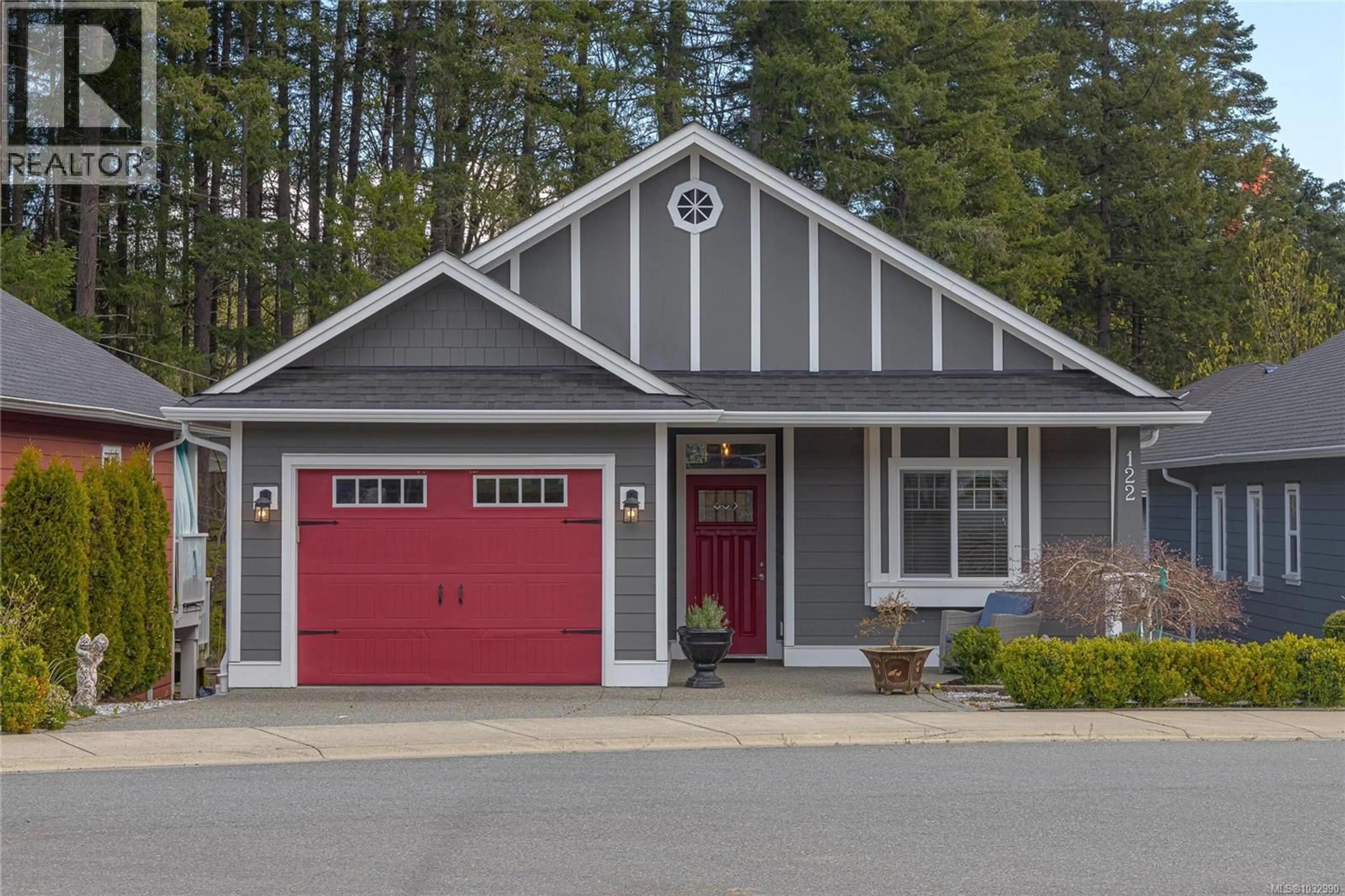 Home with vinyl exterior material, street for 122 VILLAGE WAY, Duncan British Columbia V9L0G6