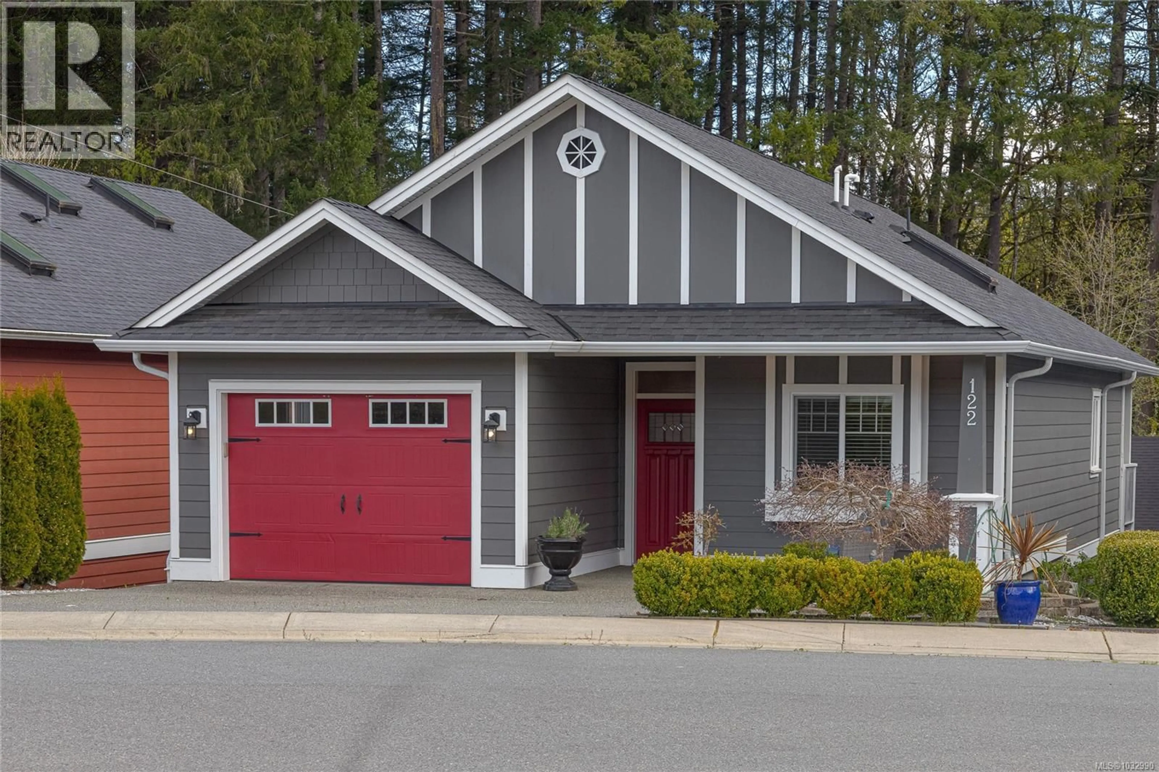 Home with vinyl exterior material, street for 122 VILLAGE WAY, Duncan British Columbia V9L0G6