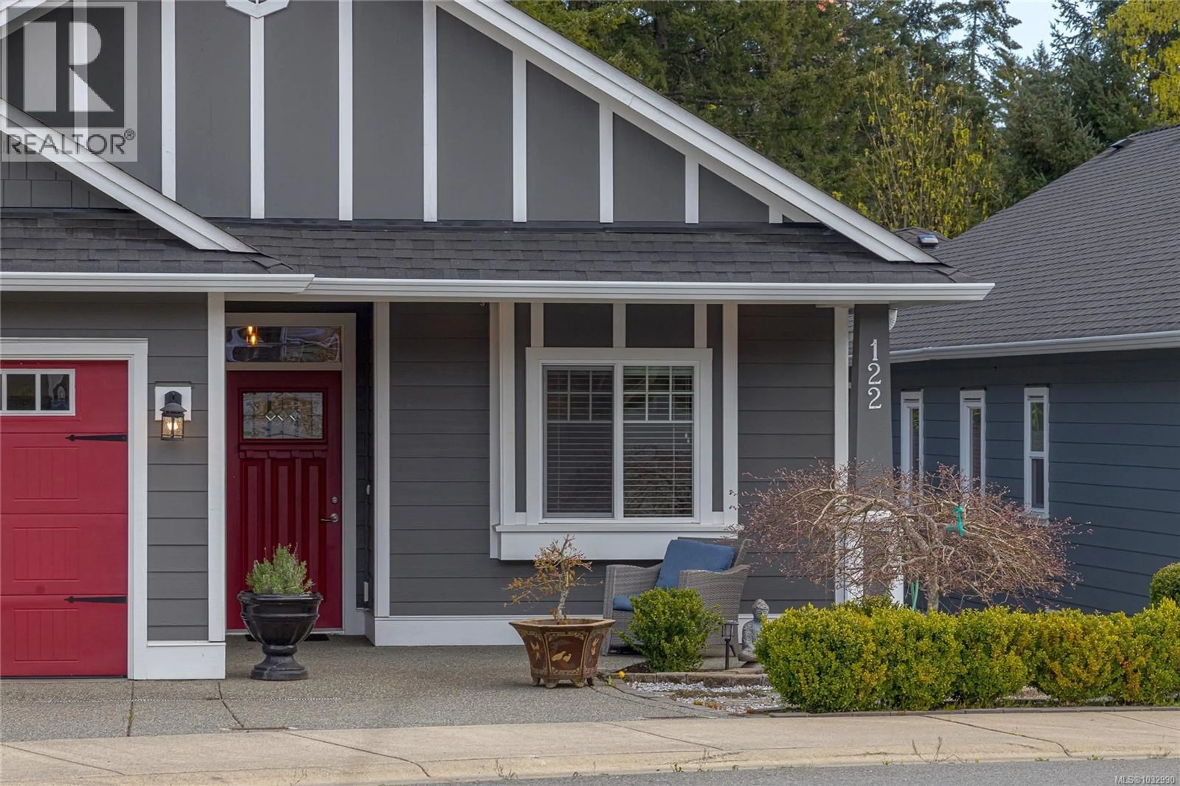 Home with vinyl exterior material, street for 122 VILLAGE WAY, Duncan British Columbia V9L0G6