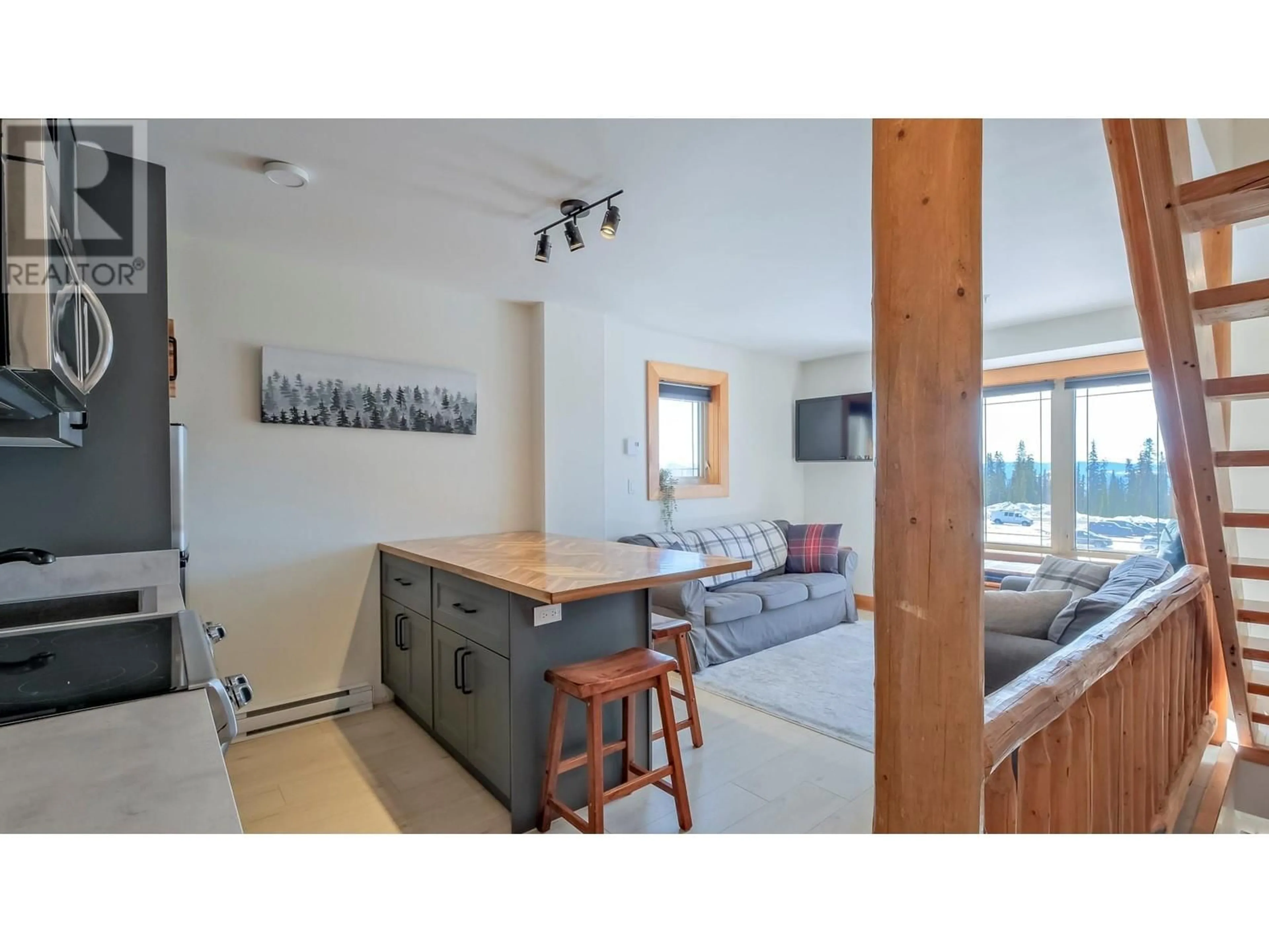 Living room, wood floors for 5015 Snowbird Way Unit# 6, Big White British Columbia V1X4K5