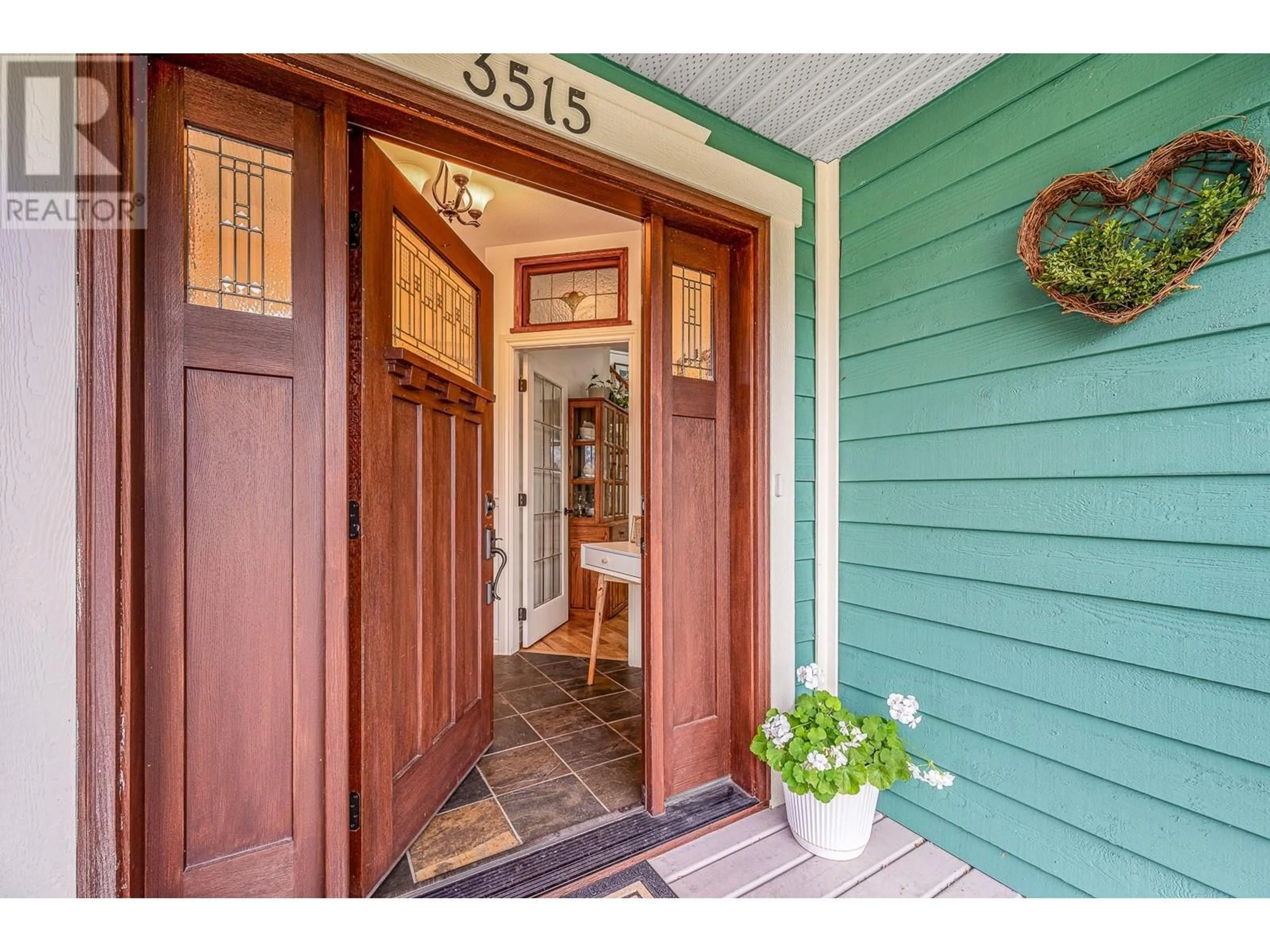 Indoor entryway, wood floors for 3515 Ridge Boulevard, West Kelowna British Columbia V4T2T1