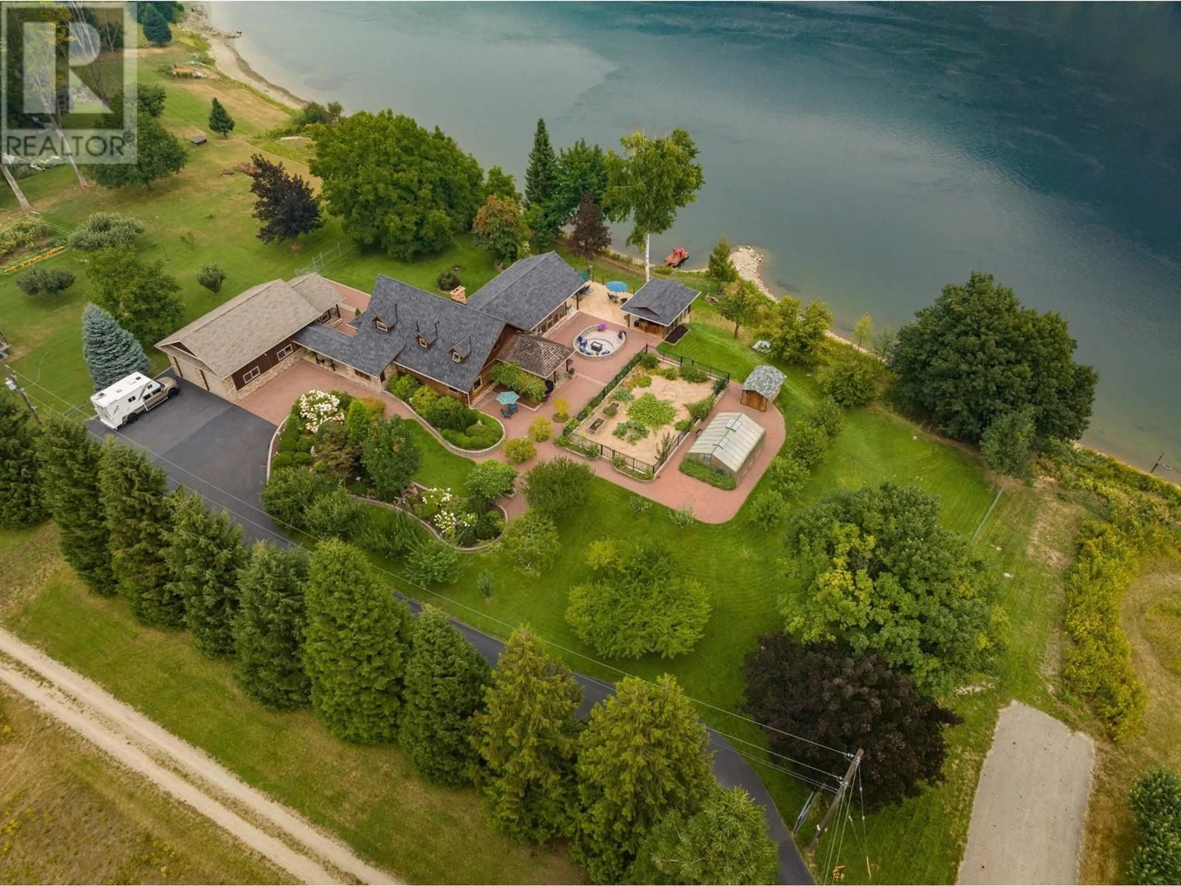 A pic from outside/outdoor area/front of a property/back of a property/a pic from drone, water/lake/river/ocean view for 906 JAMES ROAD, Shoreacres British Columbia V1N4P8