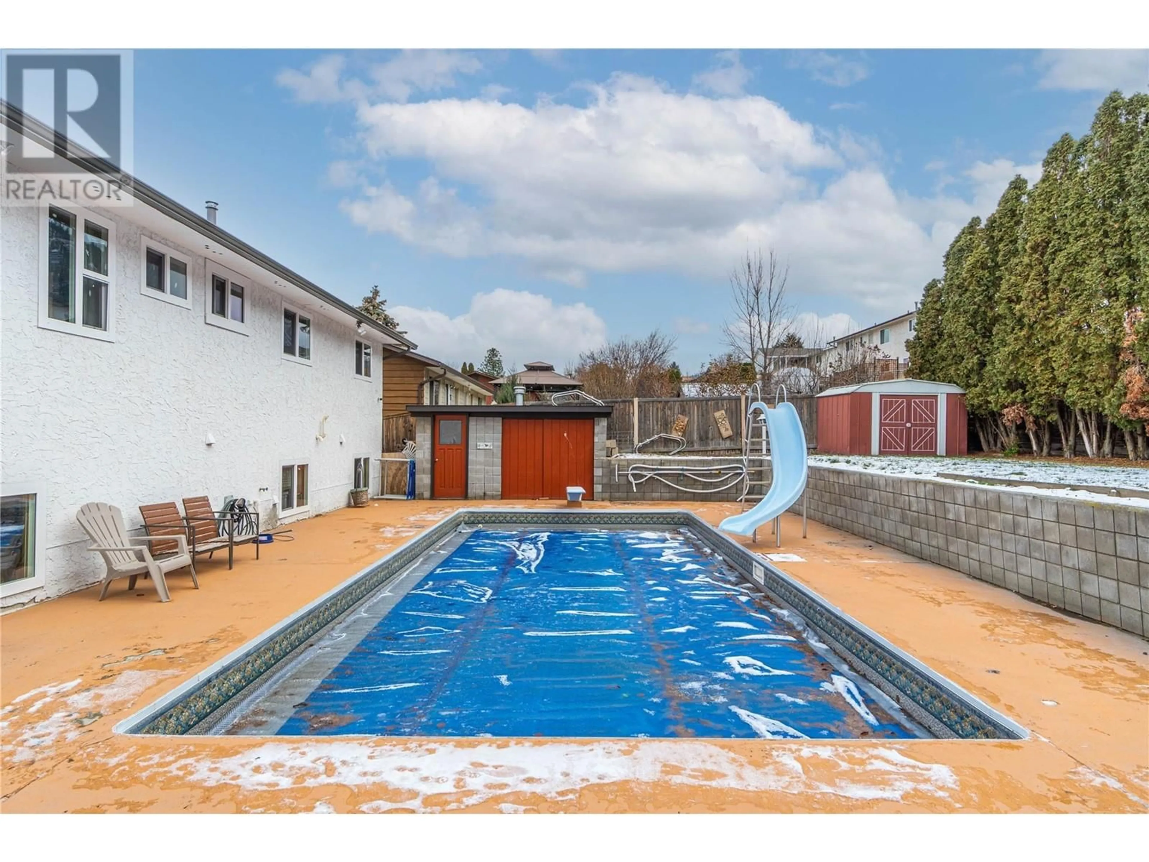 Indoor or outdoor pool for 2365 QU'APPELLE Boulevard, Kamloops British Columbia V2E1V7