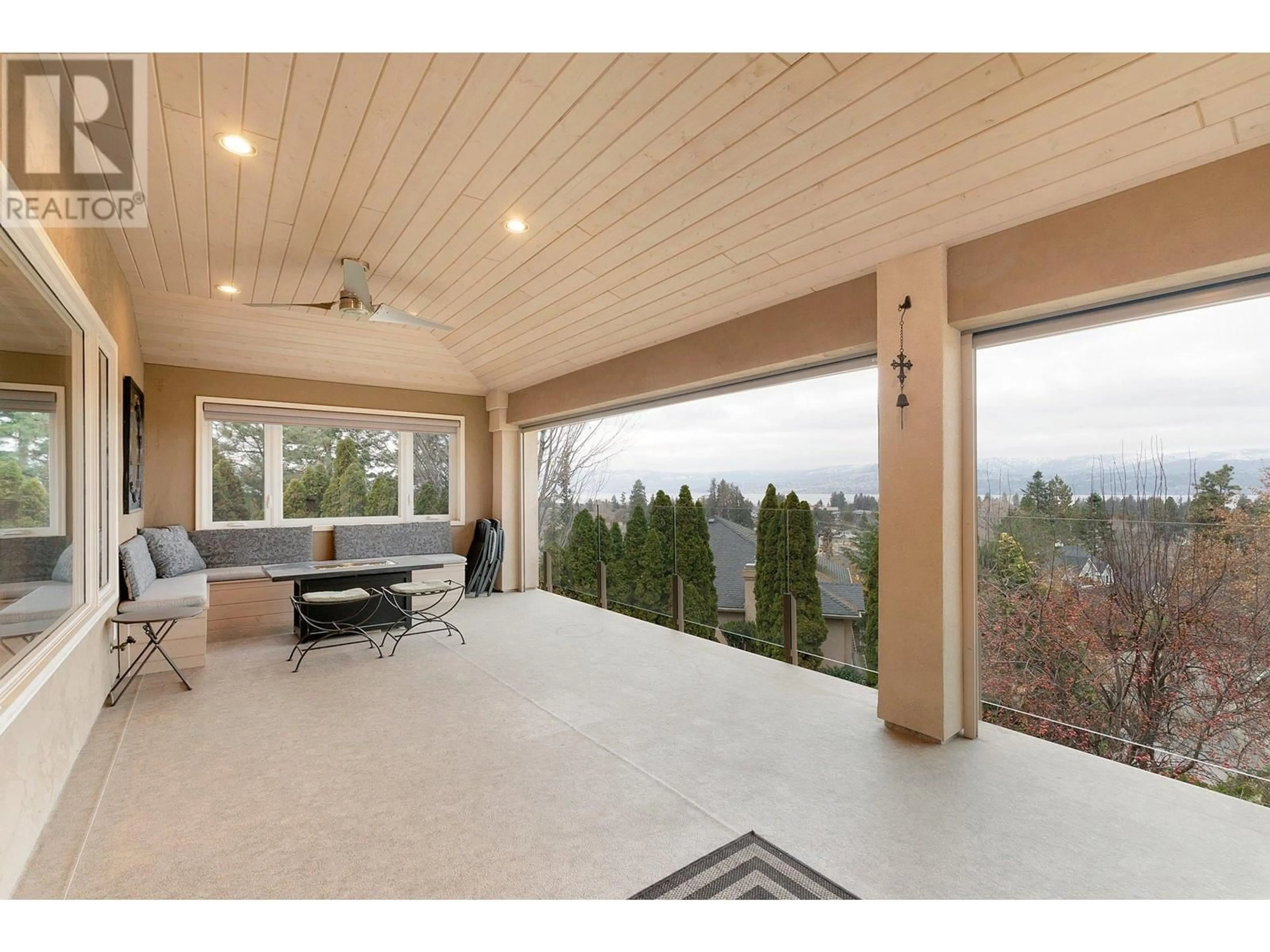 Indoor foyer, wood floors for 765 Westpoint Drive, Kelowna British Columbia V1W2Z4