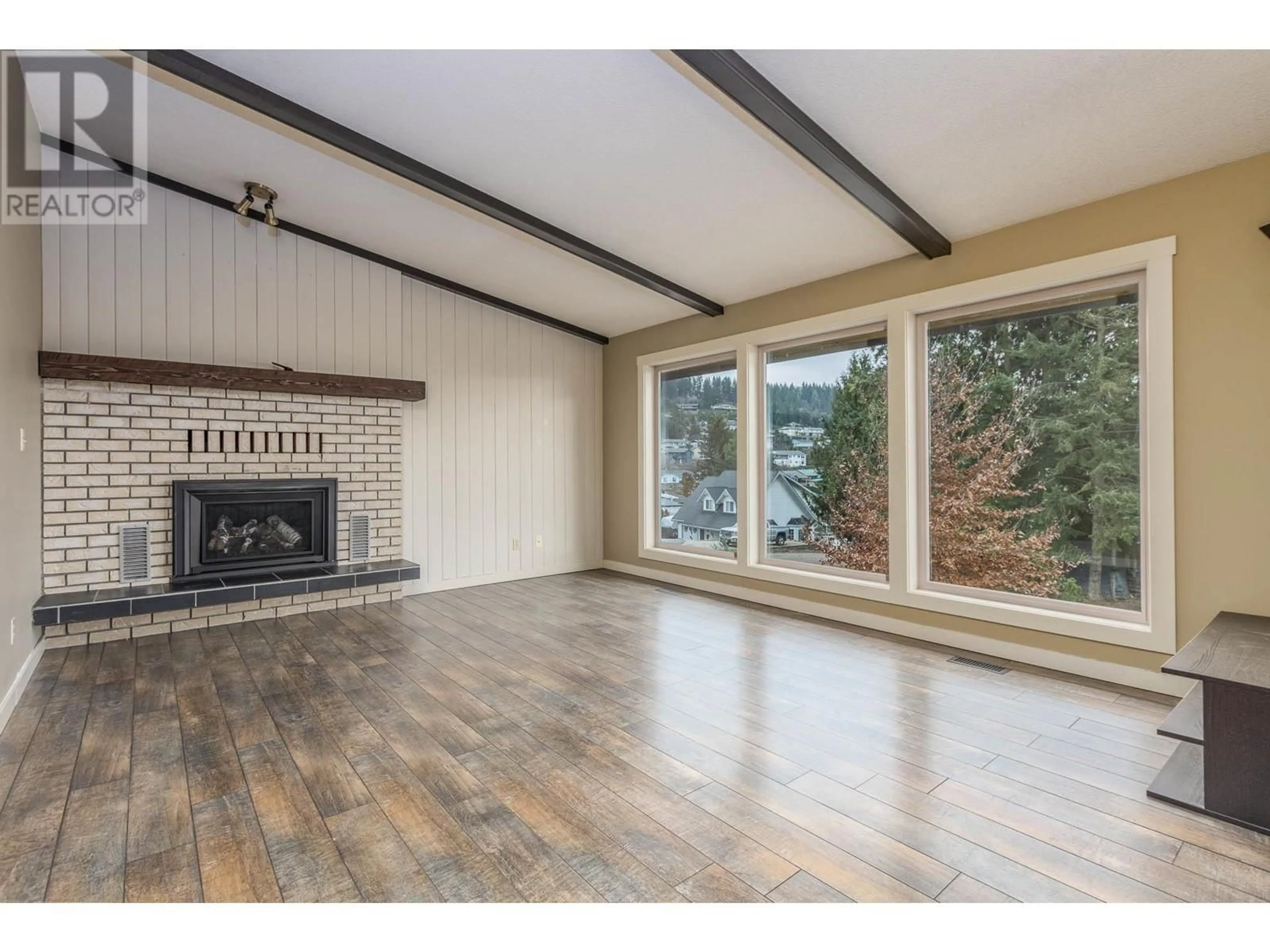 A pic of a room, wood floors for 1221 50 Avenue NE, Salmon Arm British Columbia V1E3N2