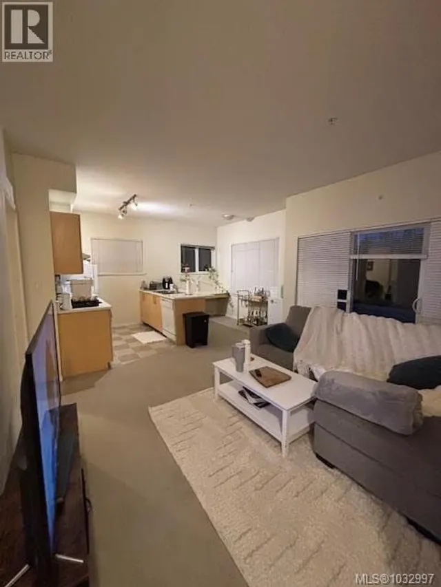 207 - 1550 CHURCH AVENUE, Saanich 4