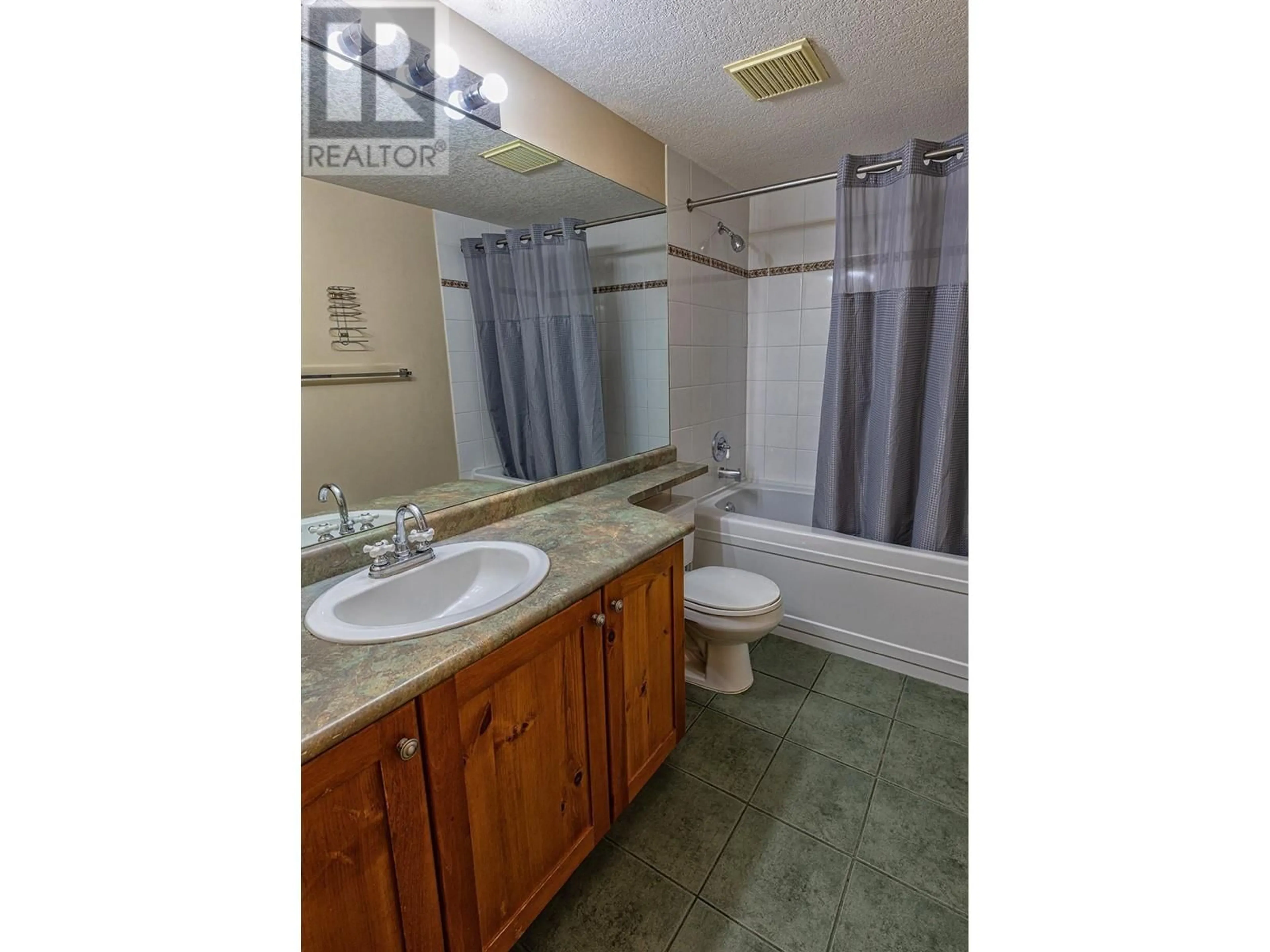 Standard bathroom, unknown for 306 - 2050 SUMMIT DRIVE OTHER, Panorama British Columbia V0A1T0