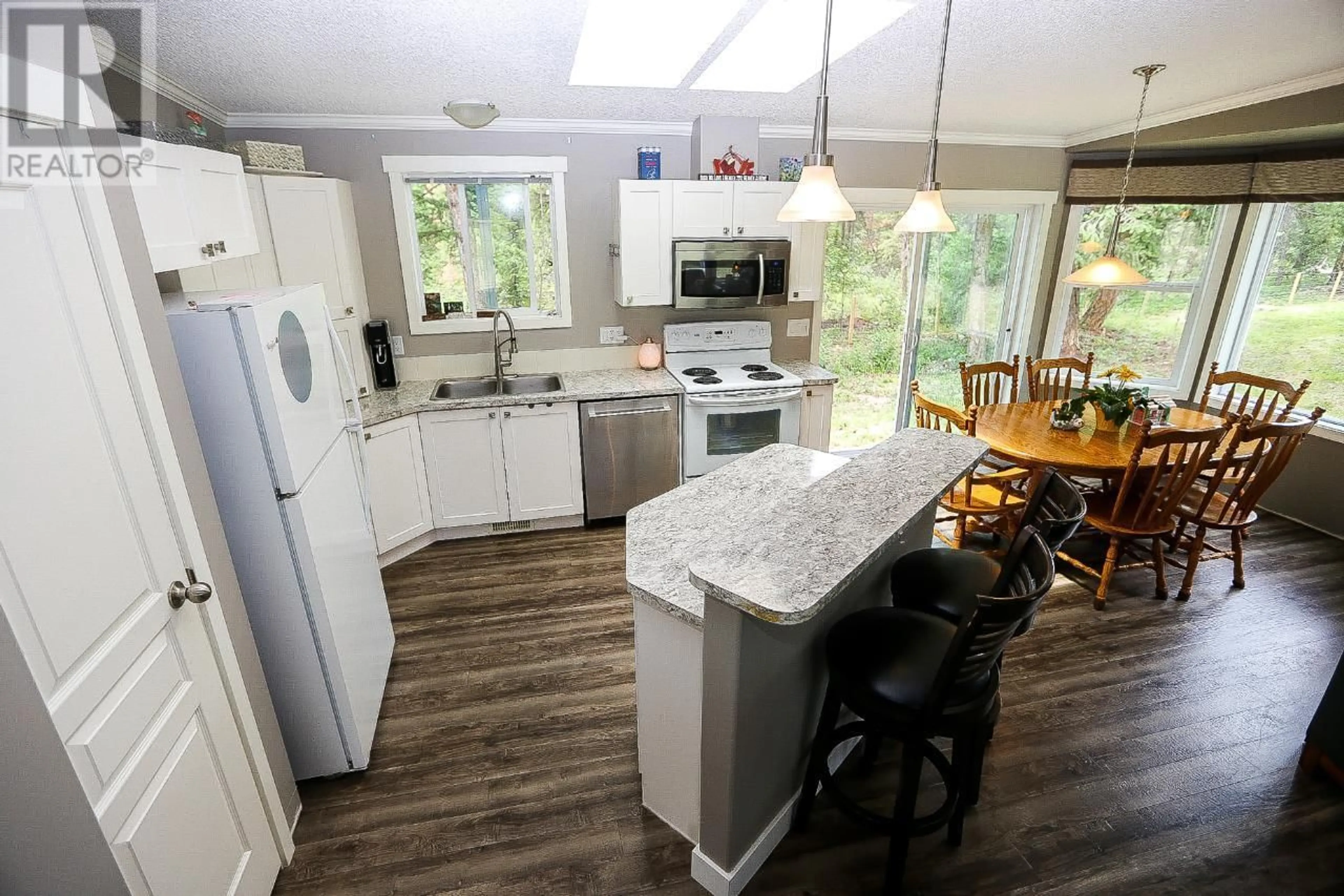 Open concept kitchen for 4861 BIRCH Lane, Barriere British Columbia V0E1E0