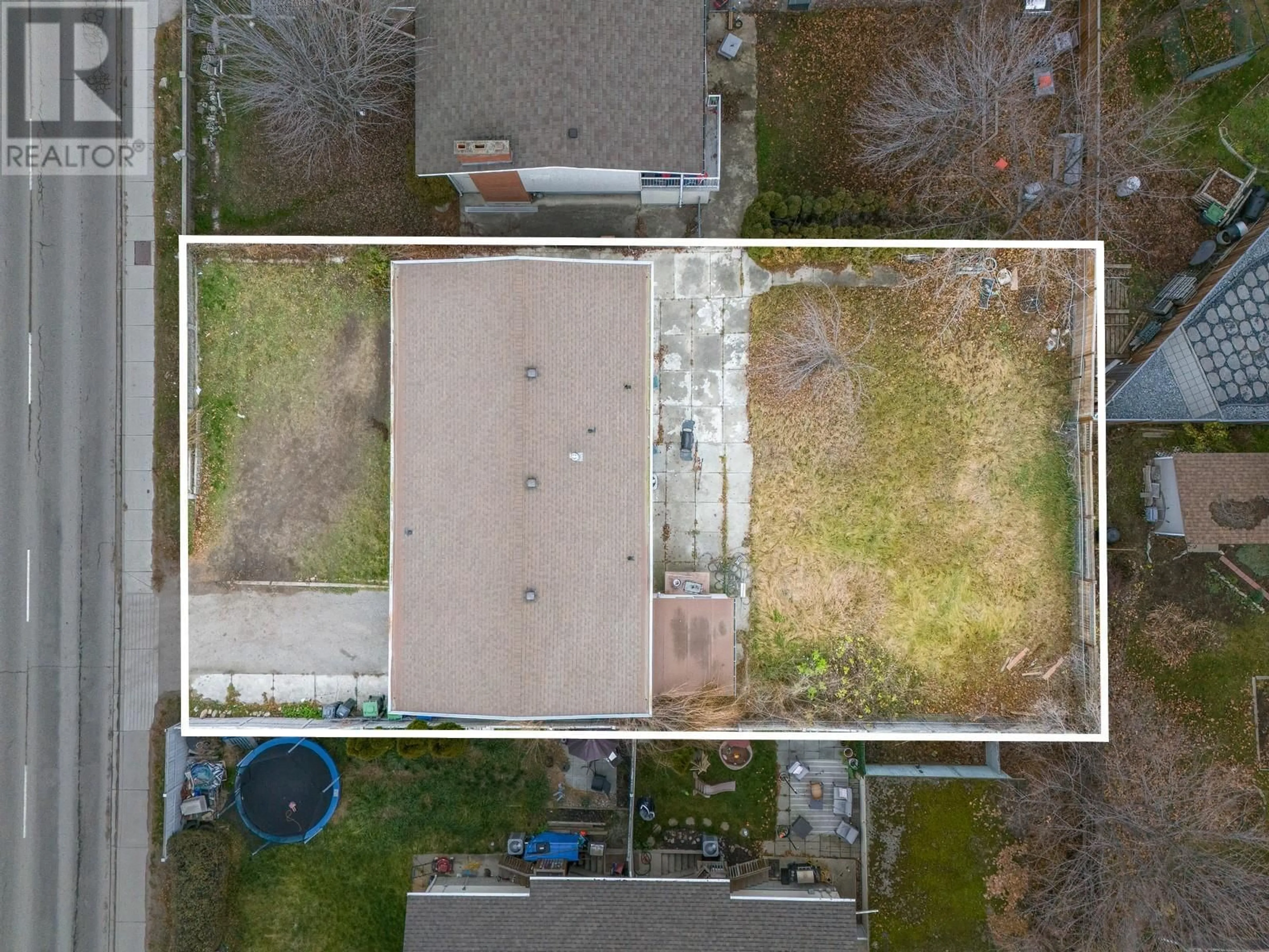 A pic from outside/outdoor area/front of a property/back of a property/a pic from drone, street for 1395 GORDON DRIVE, Kelowna British Columbia V1Y3E9