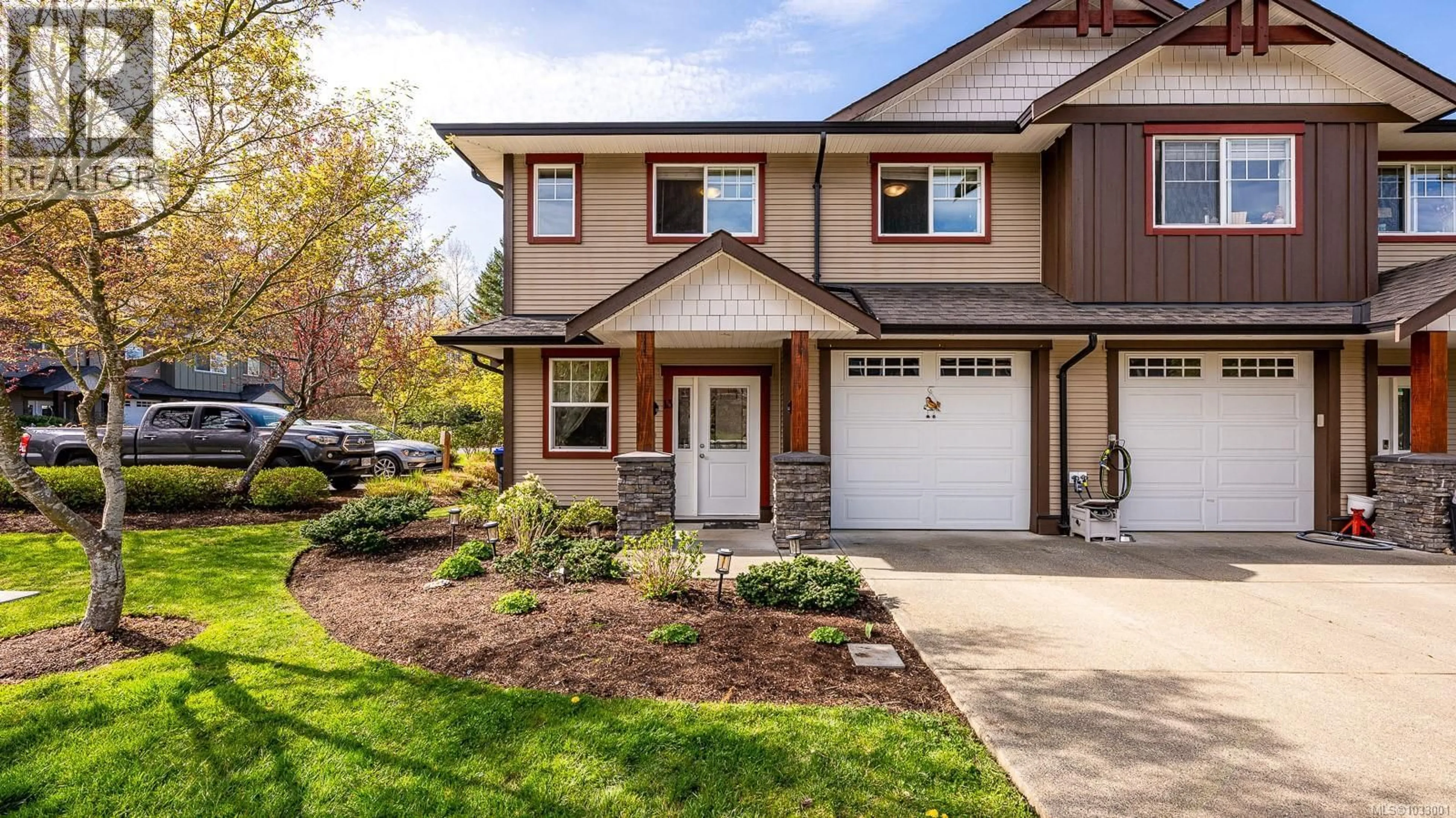 Home with vinyl exterior material, street for 13 - 2112 CUMBERLAND ROAD, Courtenay British Columbia V9N2E9