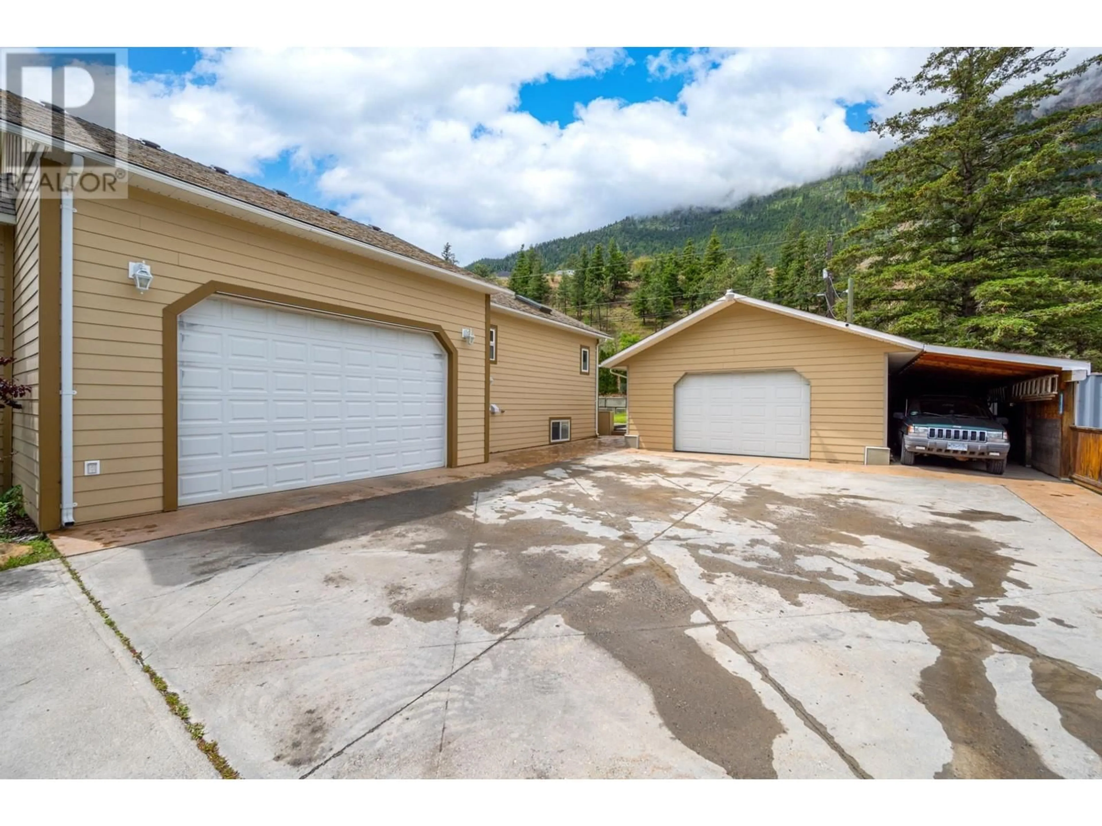 Indoor garage for 181 HOMESTEAD Road, Lillooet British Columbia V0K1V0