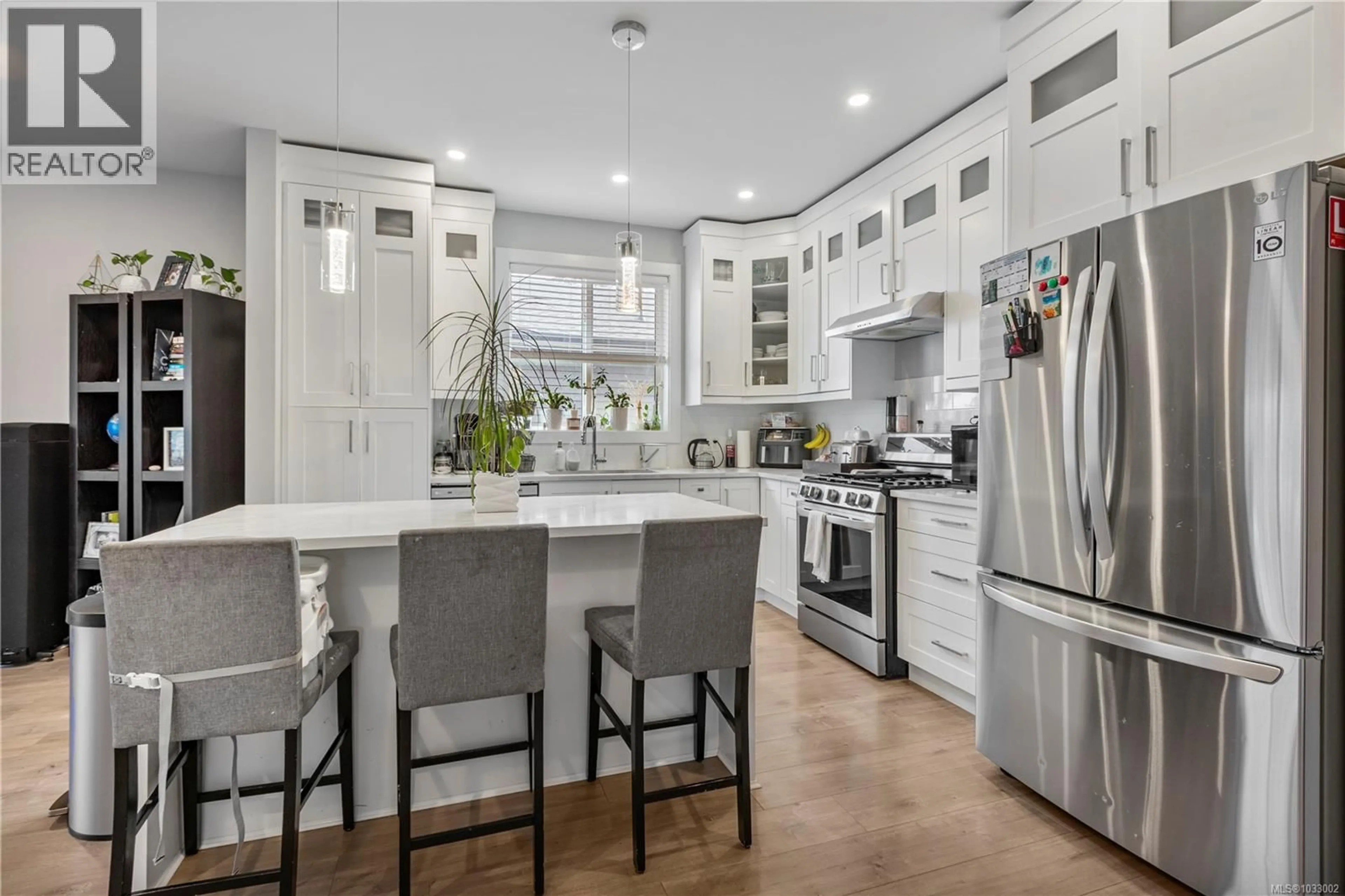 Open concept kitchen, ceramic/tile floor for 277 WESTWOOD ROAD, Nanaimo British Columbia V9R6S4