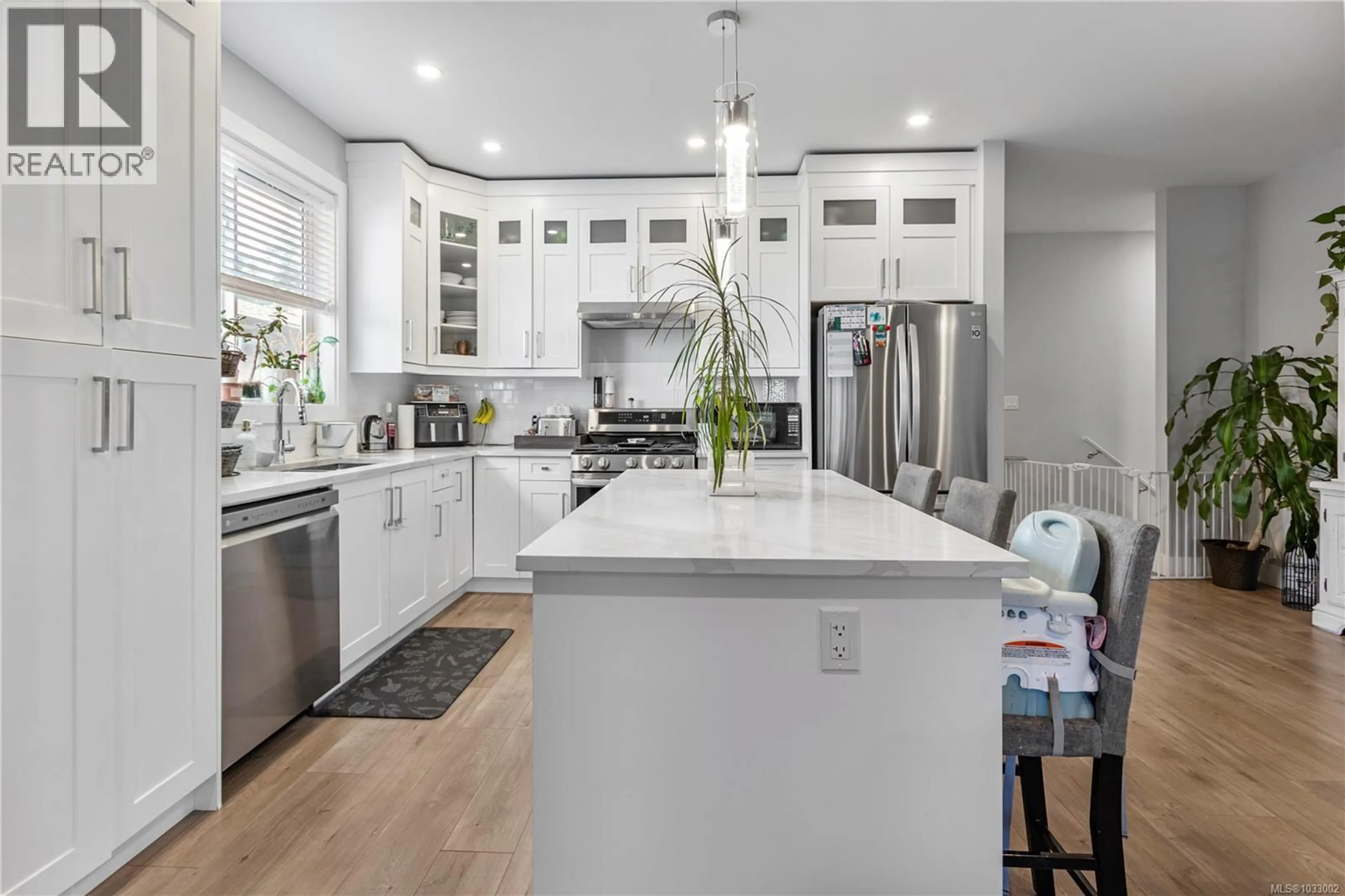 Open concept kitchen, ceramic/tile floor for 277 WESTWOOD ROAD, Nanaimo British Columbia V9R6S4