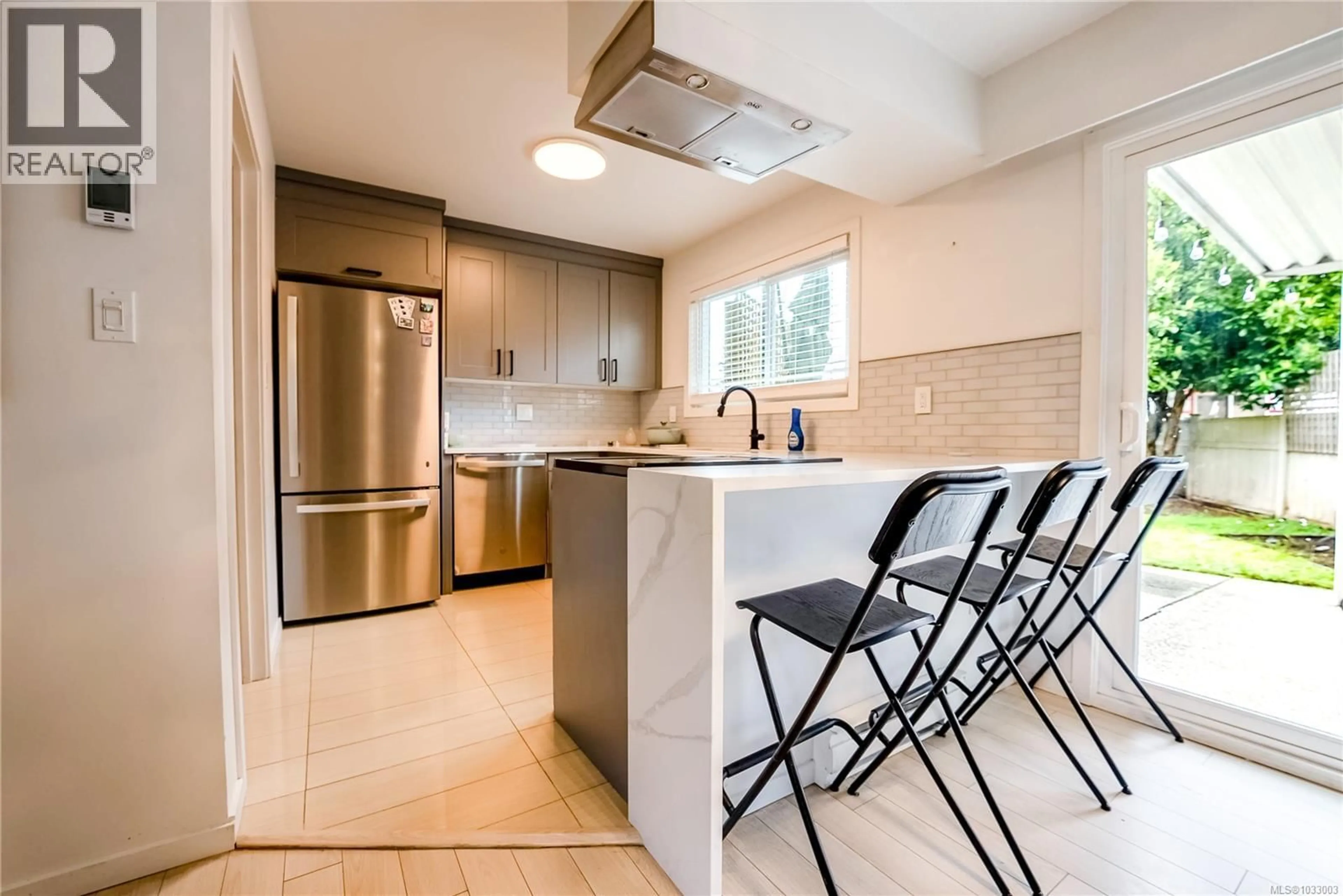 Unknown for 102 - 2860 SOOKE LAKE ROAD, Langford British Columbia V9B4R3