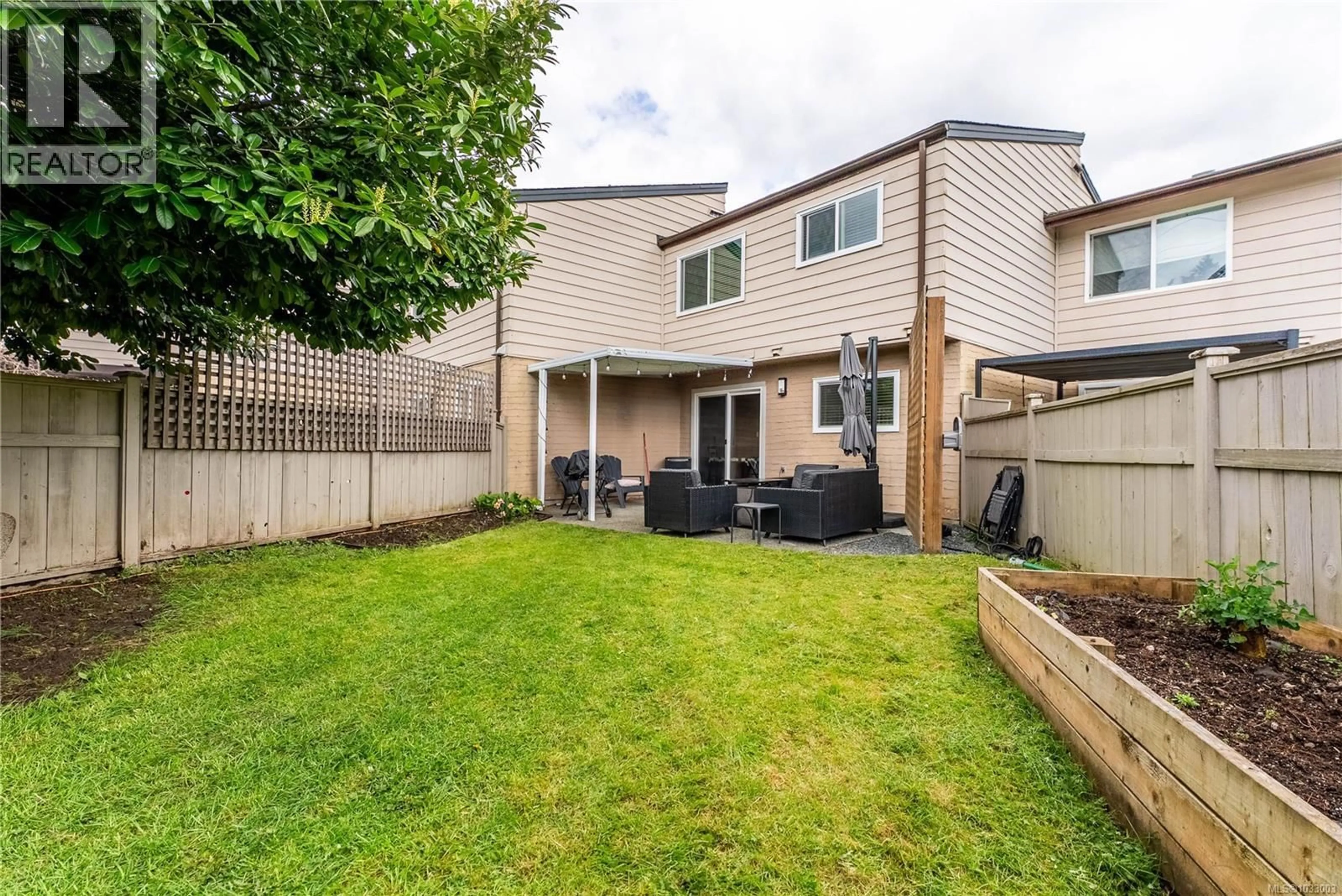 Patio, street for 102 - 2860 SOOKE LAKE ROAD, Langford British Columbia V9B4R3