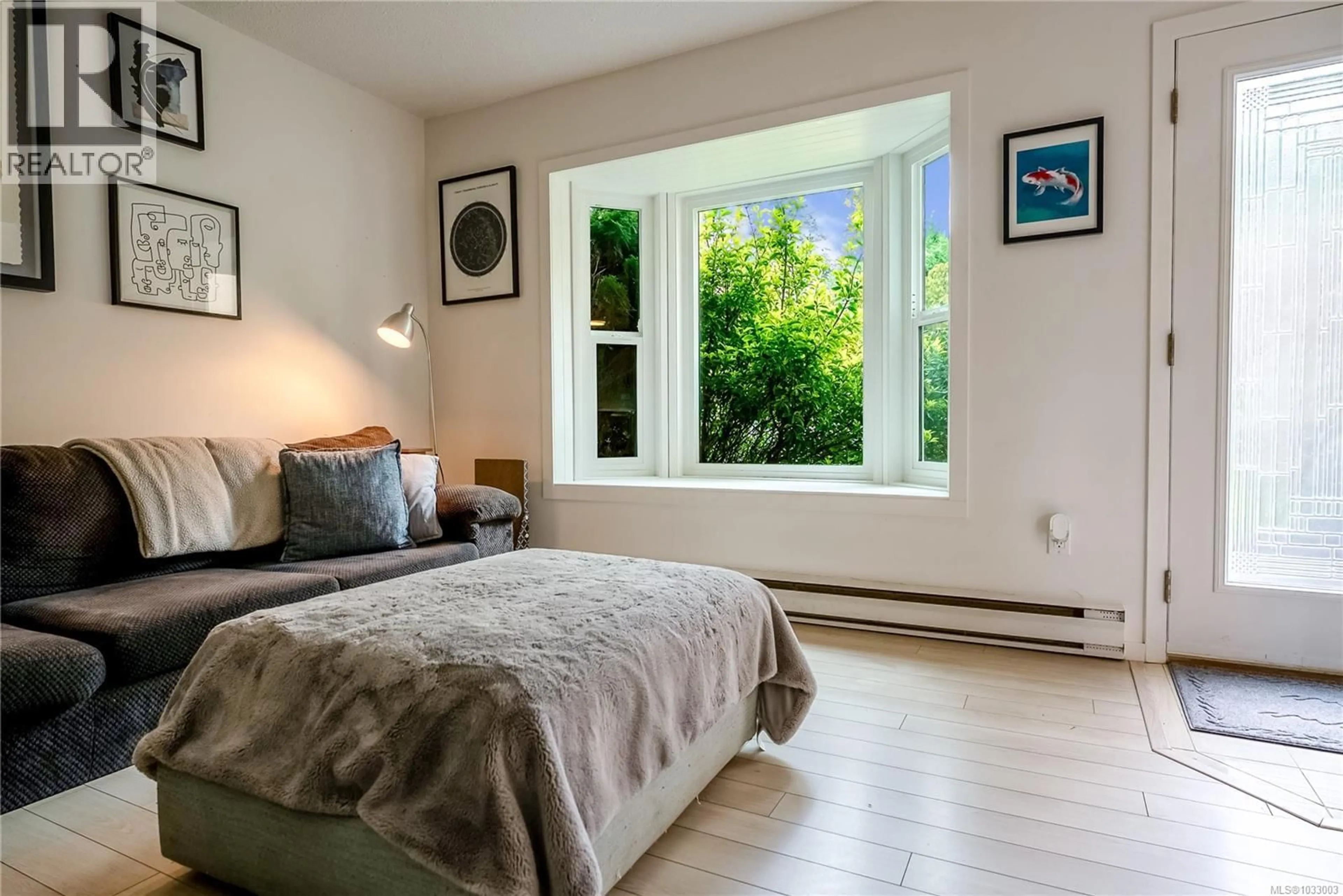 Bedroom with bed, unknown for 102 - 2860 SOOKE LAKE ROAD, Langford British Columbia V9B4R3