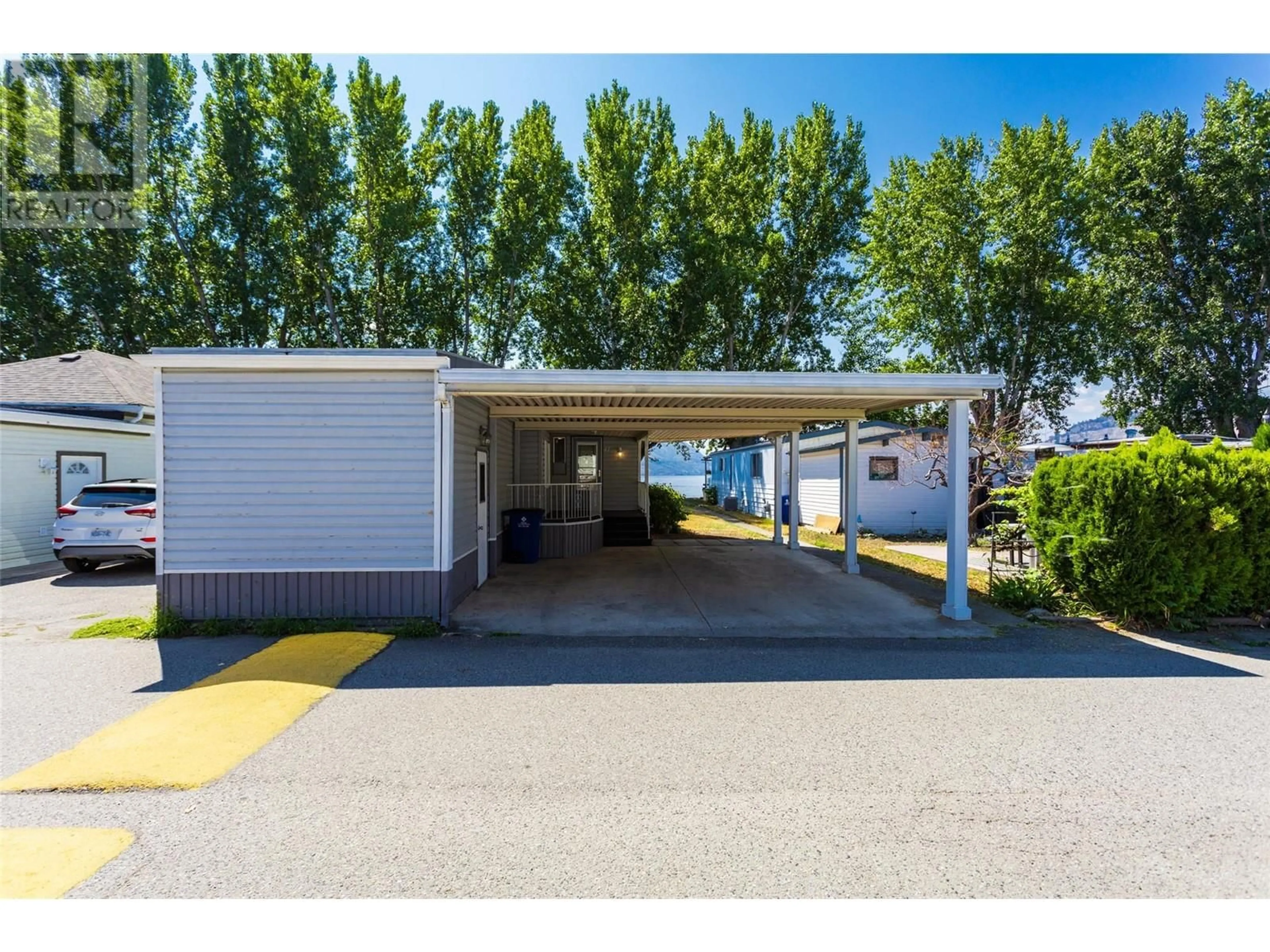 Indoor garage for 2095 Boucherie Road Unit# 41, West Kelowna British Columbia V4T1Z5