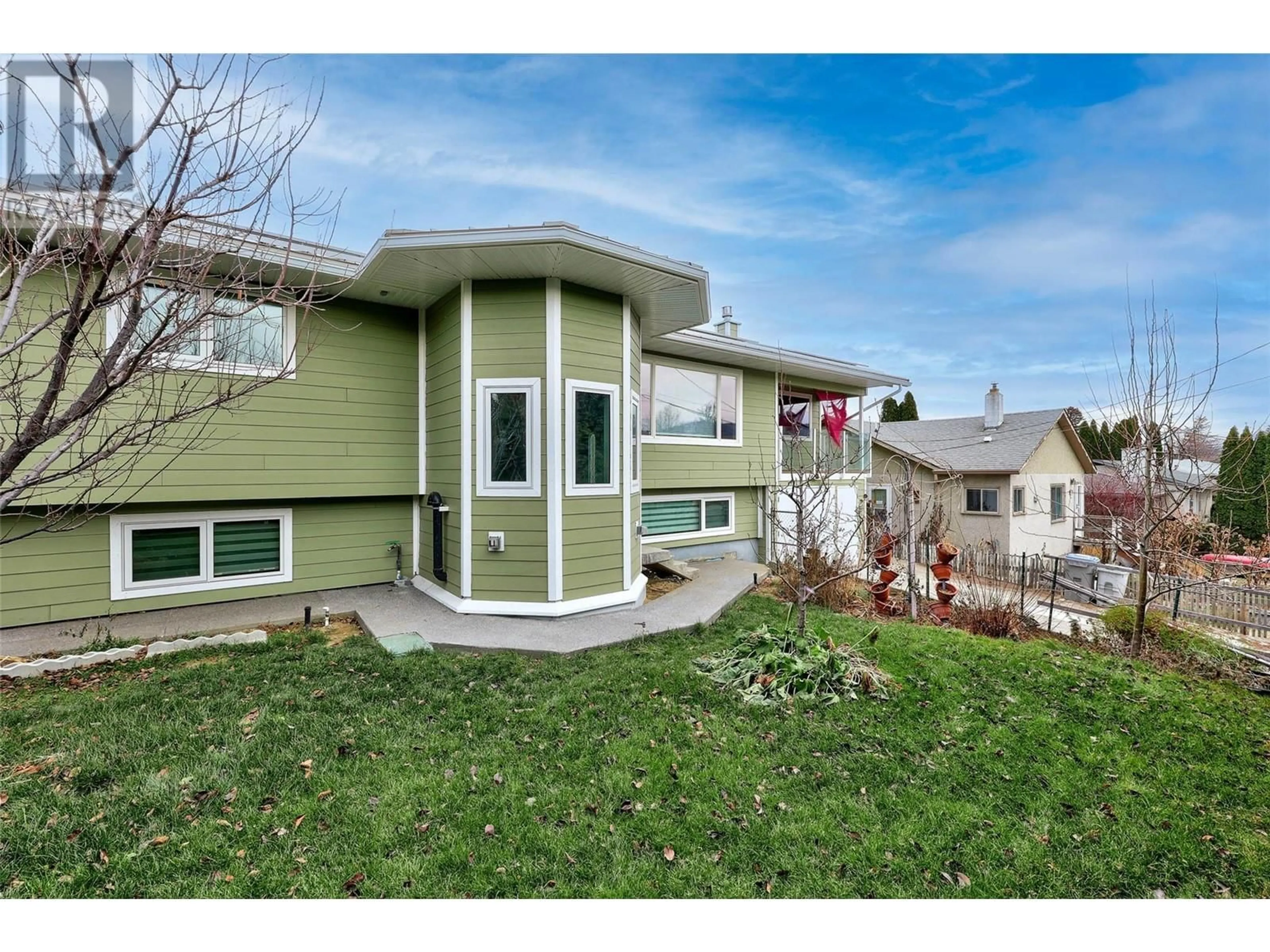 Home with vinyl exterior material, street for 157 Tamarack Avenue, Kamloops British Columbia V2B1G5