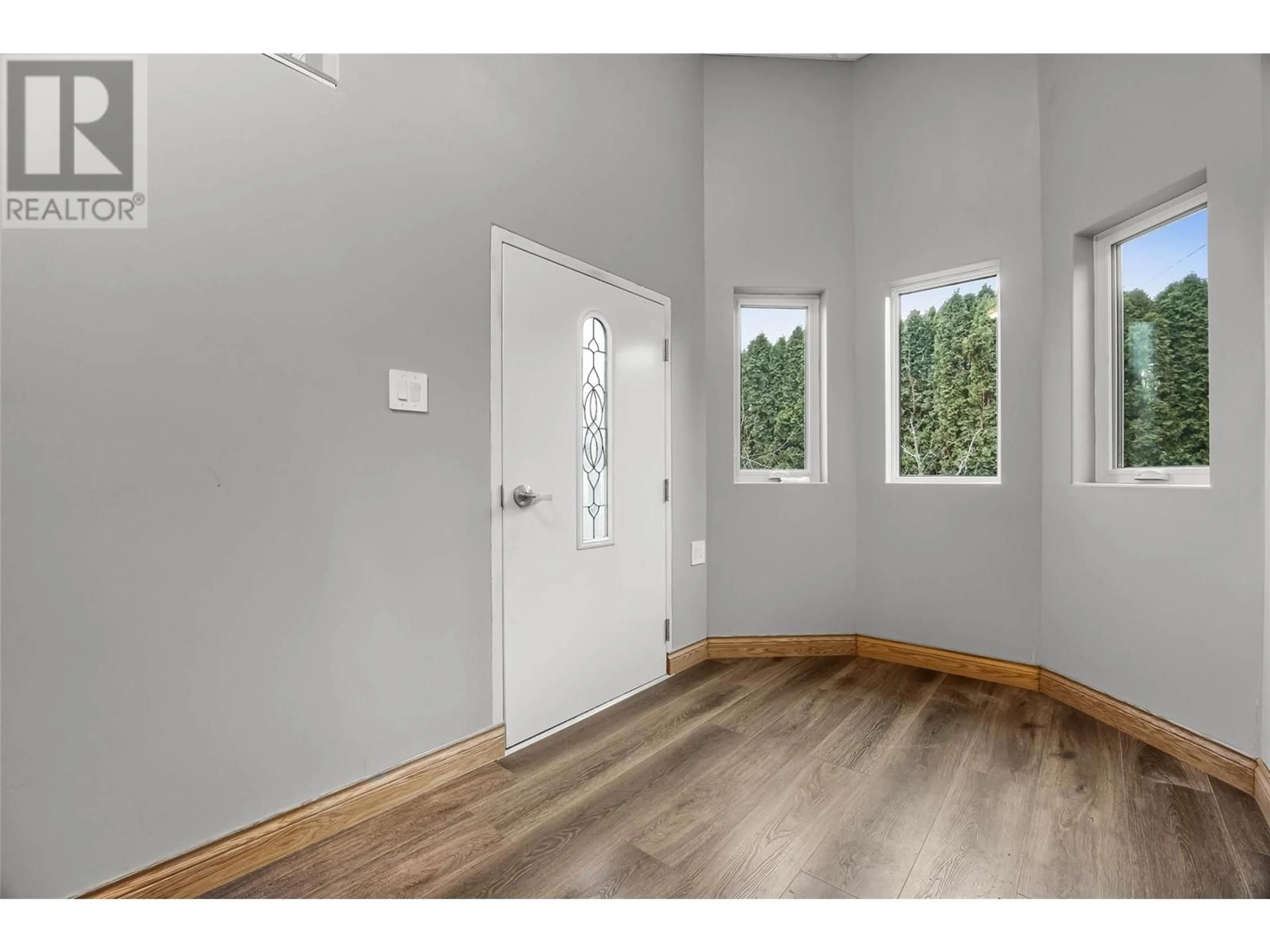 Indoor entryway for 157 Tamarack Avenue, Kamloops British Columbia V2B1G5