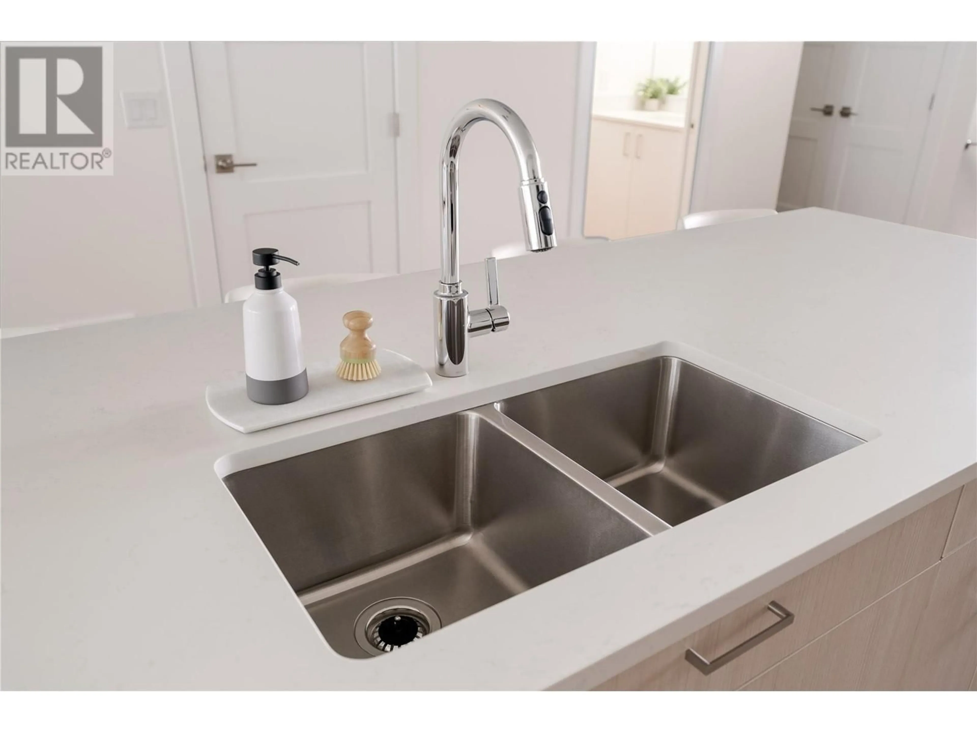 Contemporary kitchen, ceramic/tile floor for 9 - 1225 FINDLAY ROAD, Kelowna British Columbia V1X5B1