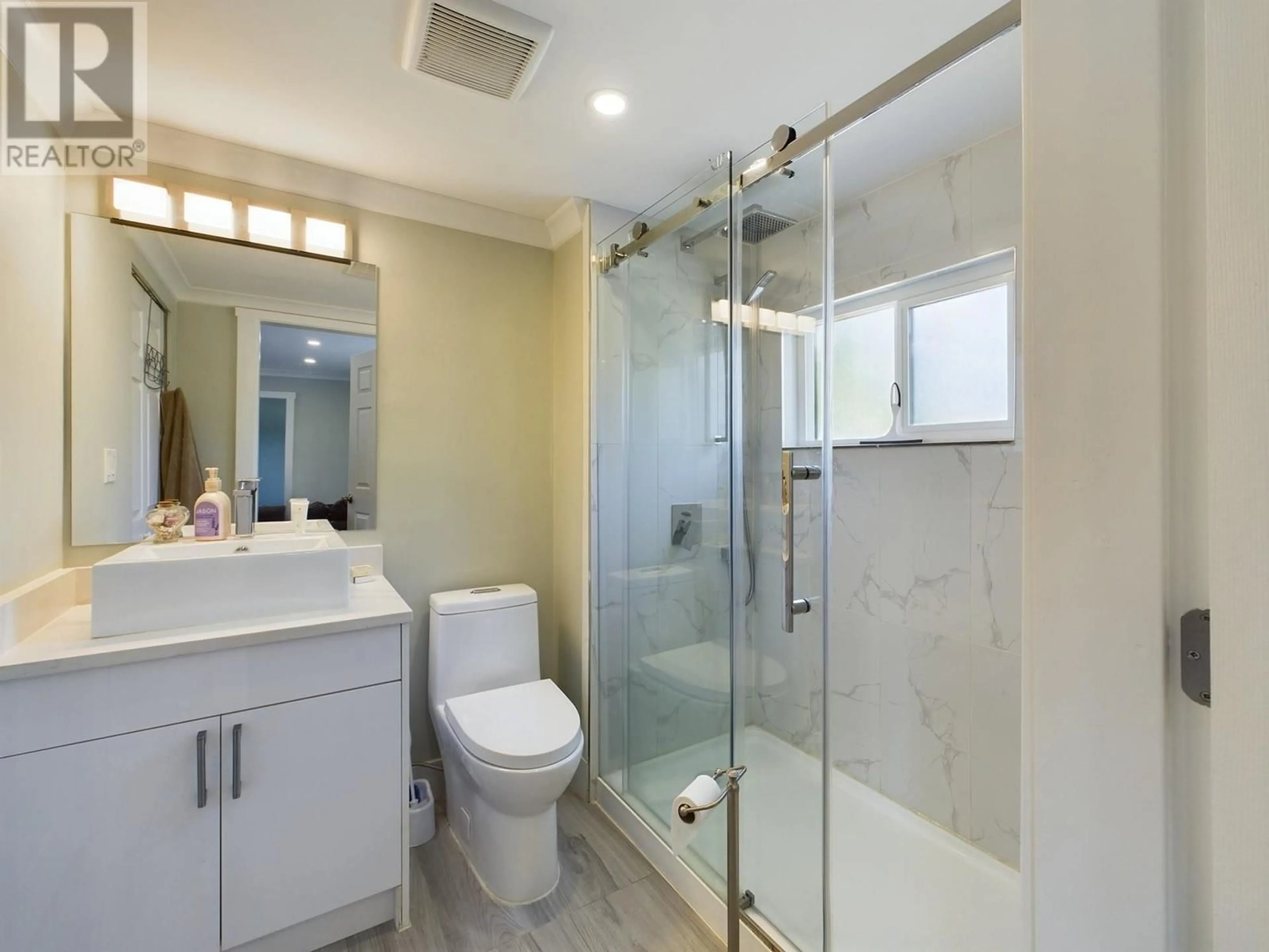 Standard bathroom, ceramic/tile floor for 6215 MAPLE Drive, Osoyoos British Columbia V0H1V4