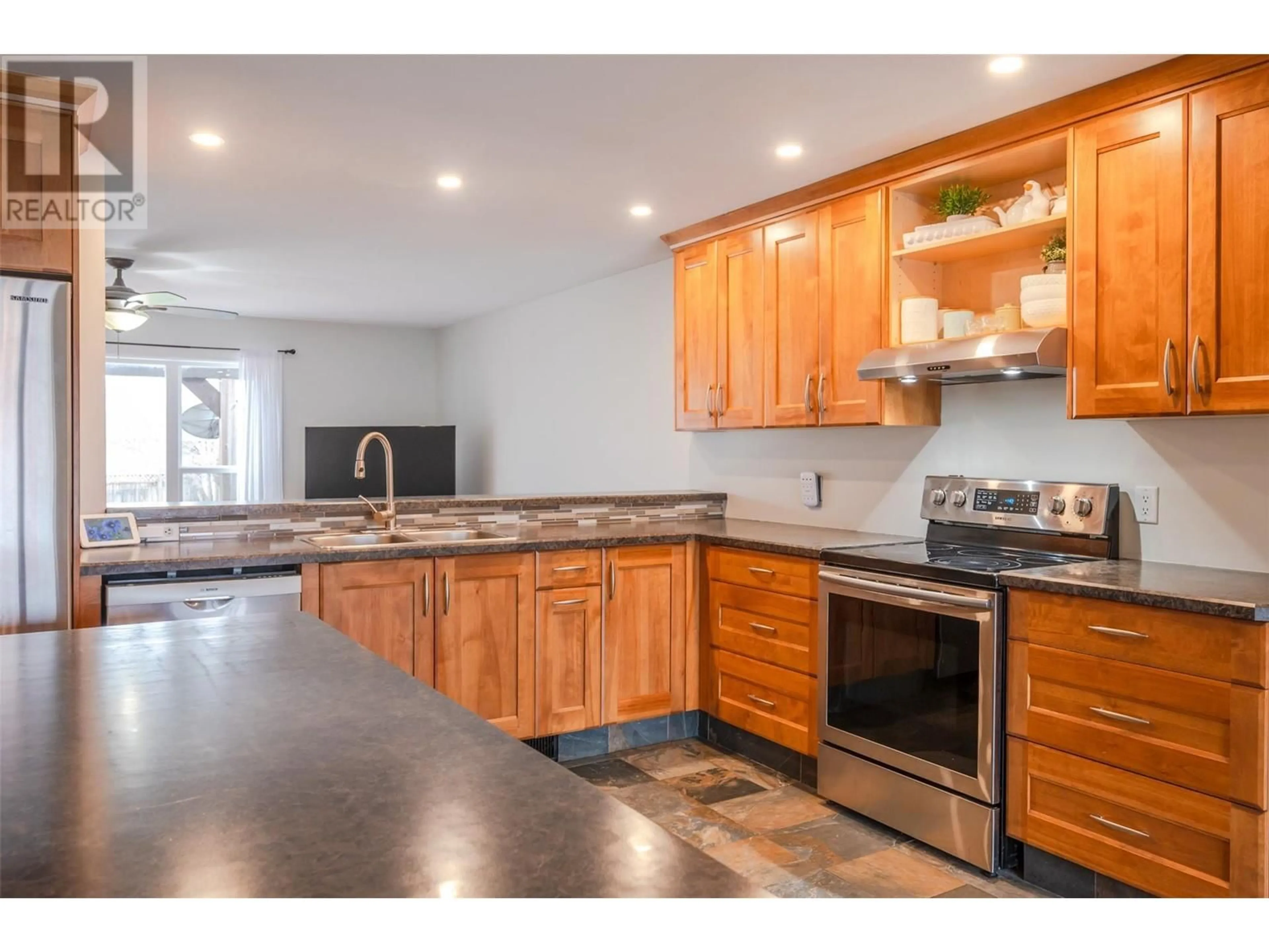 Open concept kitchen, unknown for 731 COLUMBIA Place, Oliver British Columbia V0H1T6